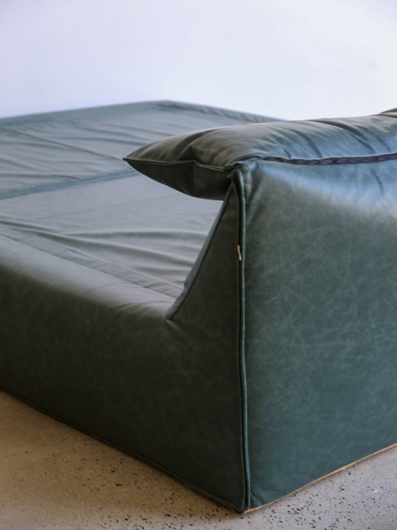 Mid - Century Modern Daybed “Le Bambole – Bamboletto” by Mario Bellini for B&B Italia, 1970s - Lumini Collections