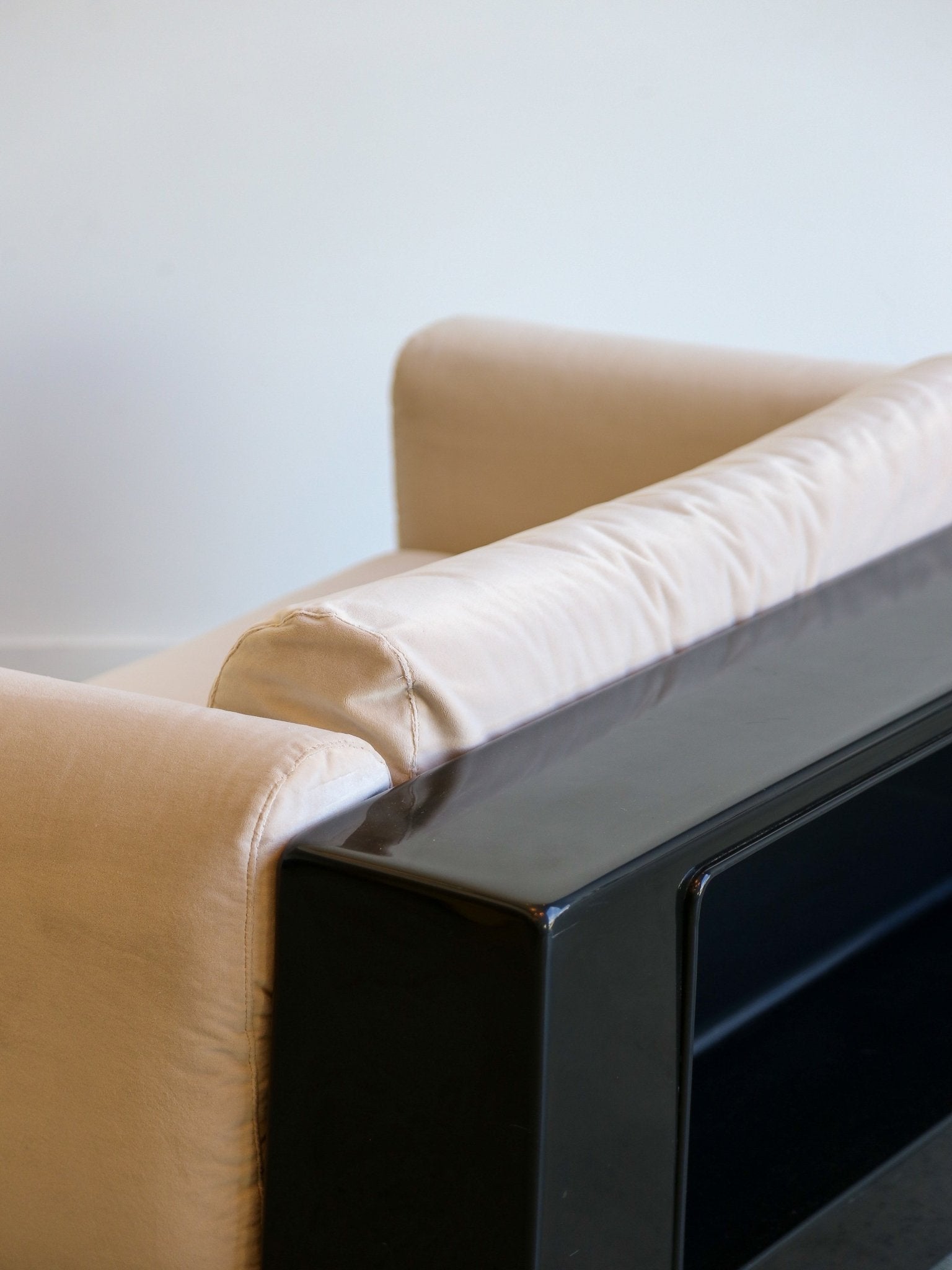 Mid Century Modern Gradual Sofa With Black Base by Cini Boeri for Knoll - Lumini Collections