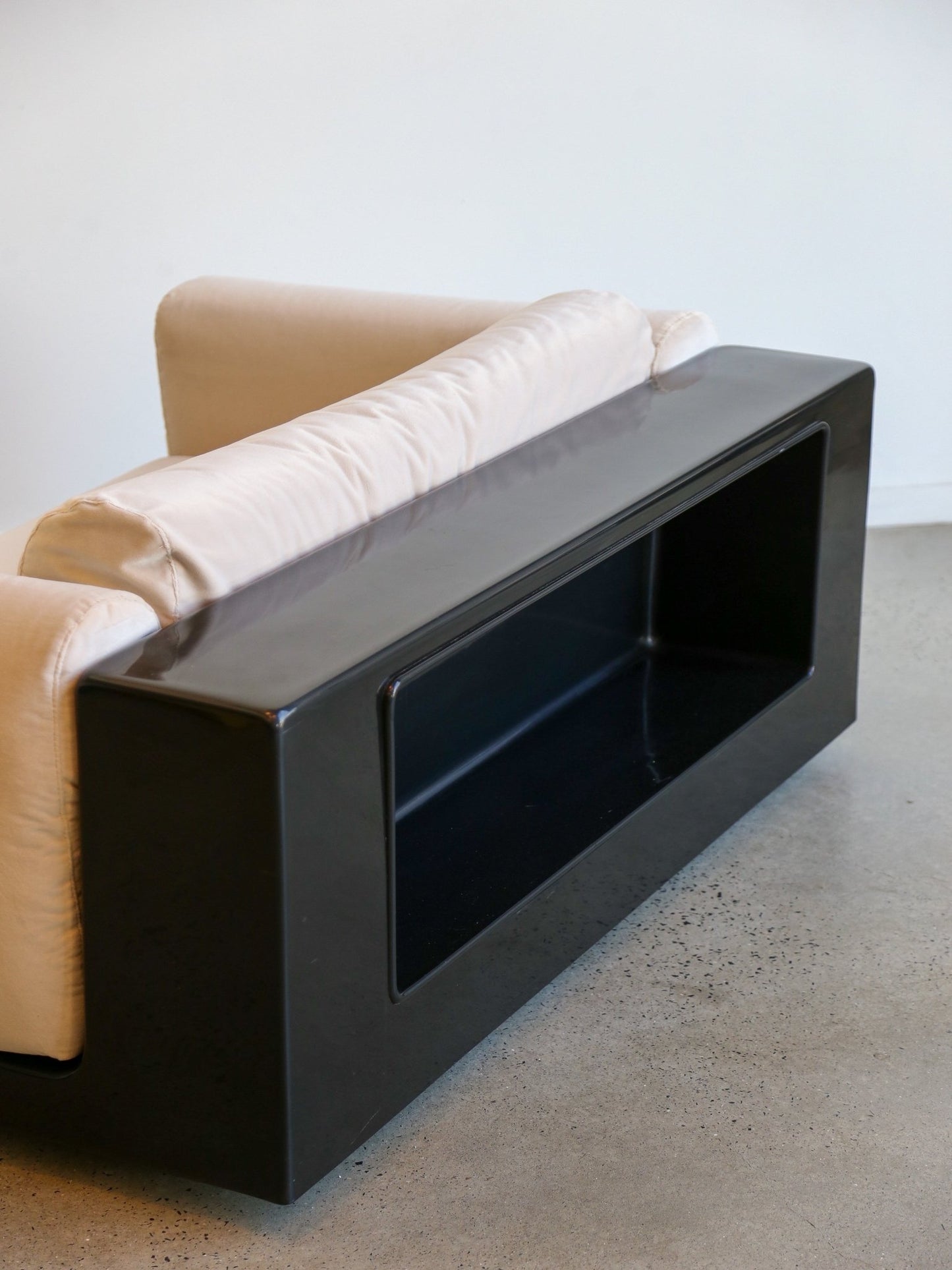 Mid Century Modern Gradual Sofa With Black Base by Cini Boeri for Knoll - Lumini Collections