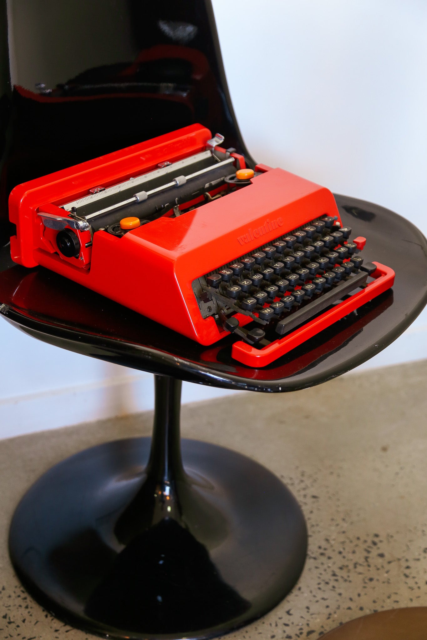 Olivetti Valentine Typewriter by Ettore Sottsass and Perry King, 1969 - Lumini Collections
