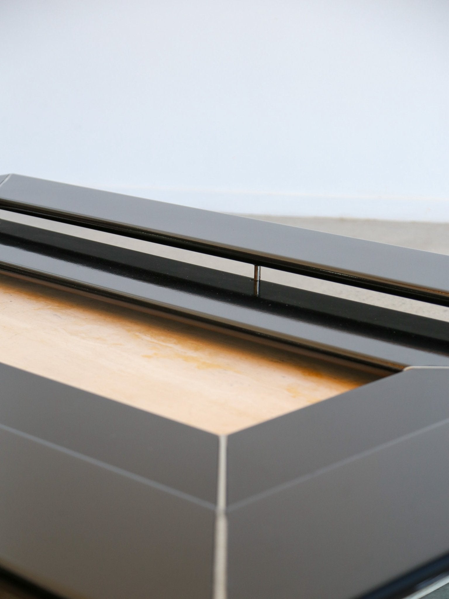 Italian vintage travertine and lacquer coffee table, 1970s - Lumini Collections