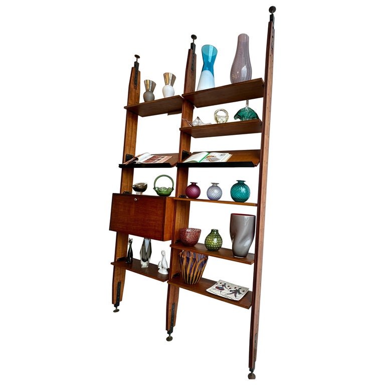 Pierluigi Spadolini Mid - Century Modern walnut bookcase, 1970s - Lumini Collections