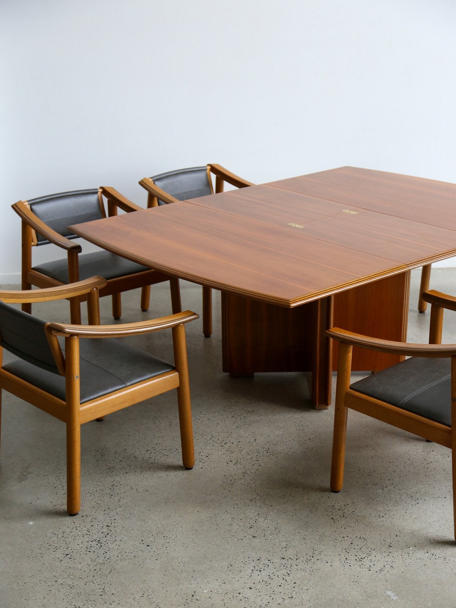 Pierre Cardin for Maxalto Fold - Out Extension Dining Table in Walnut 1980s - Lumini Collections