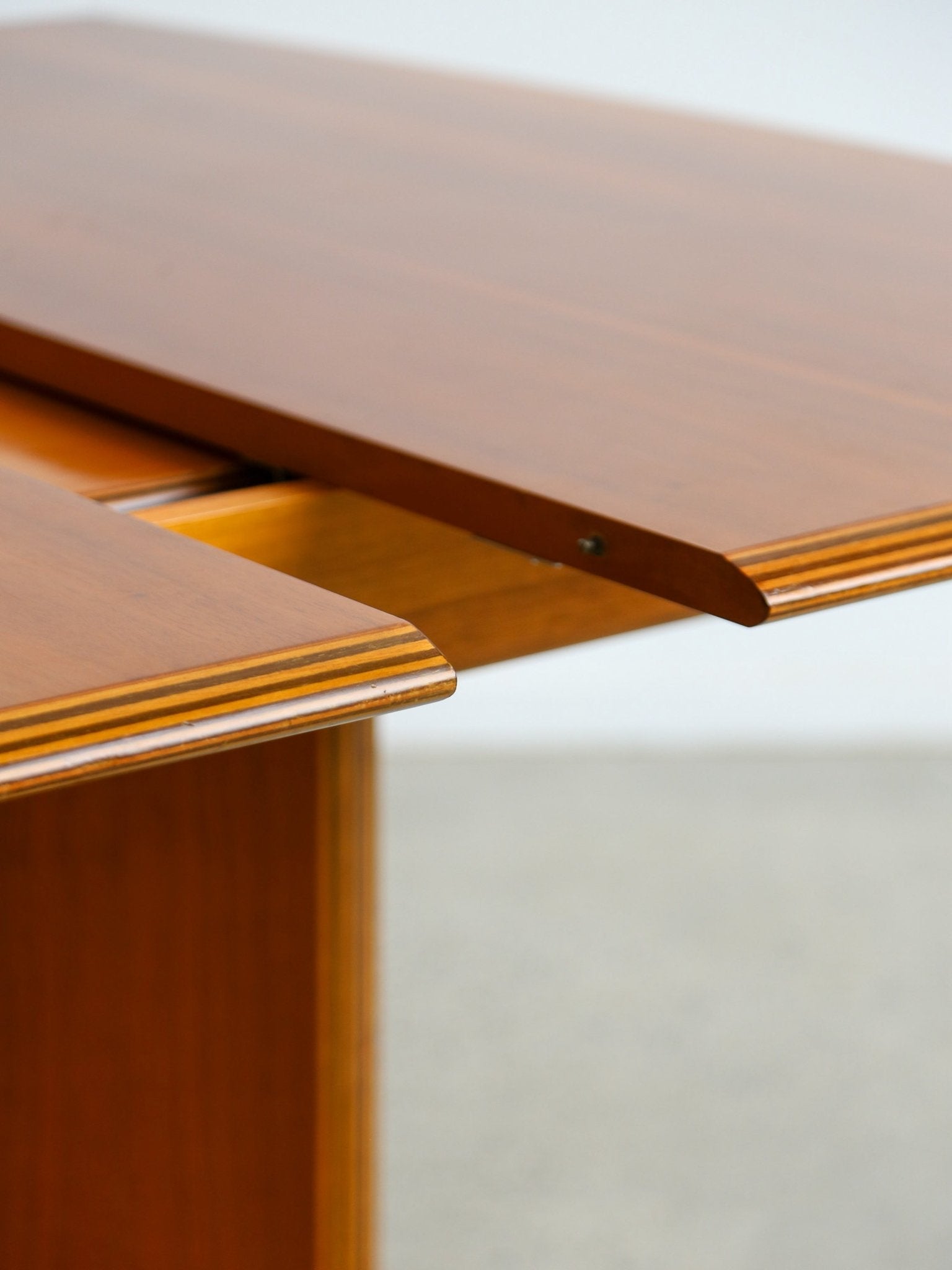 Pierre Cardin for Maxalto Fold - Out Extension Dining Table in Walnut 1980s - Lumini Collections