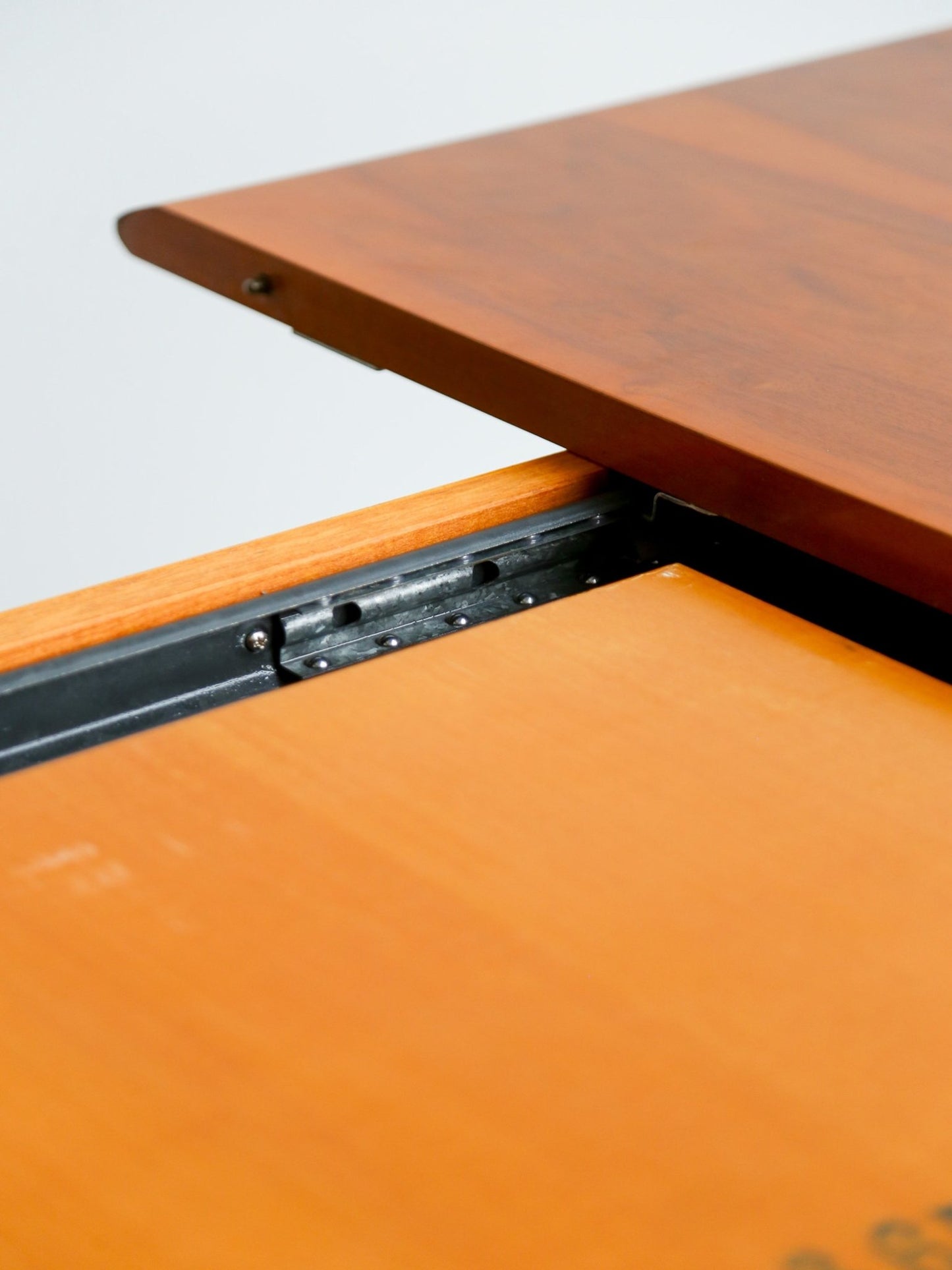 Pierre Cardin for Maxalto Fold - Out Extension Dining Table in Walnut 1980s - Lumini Collections