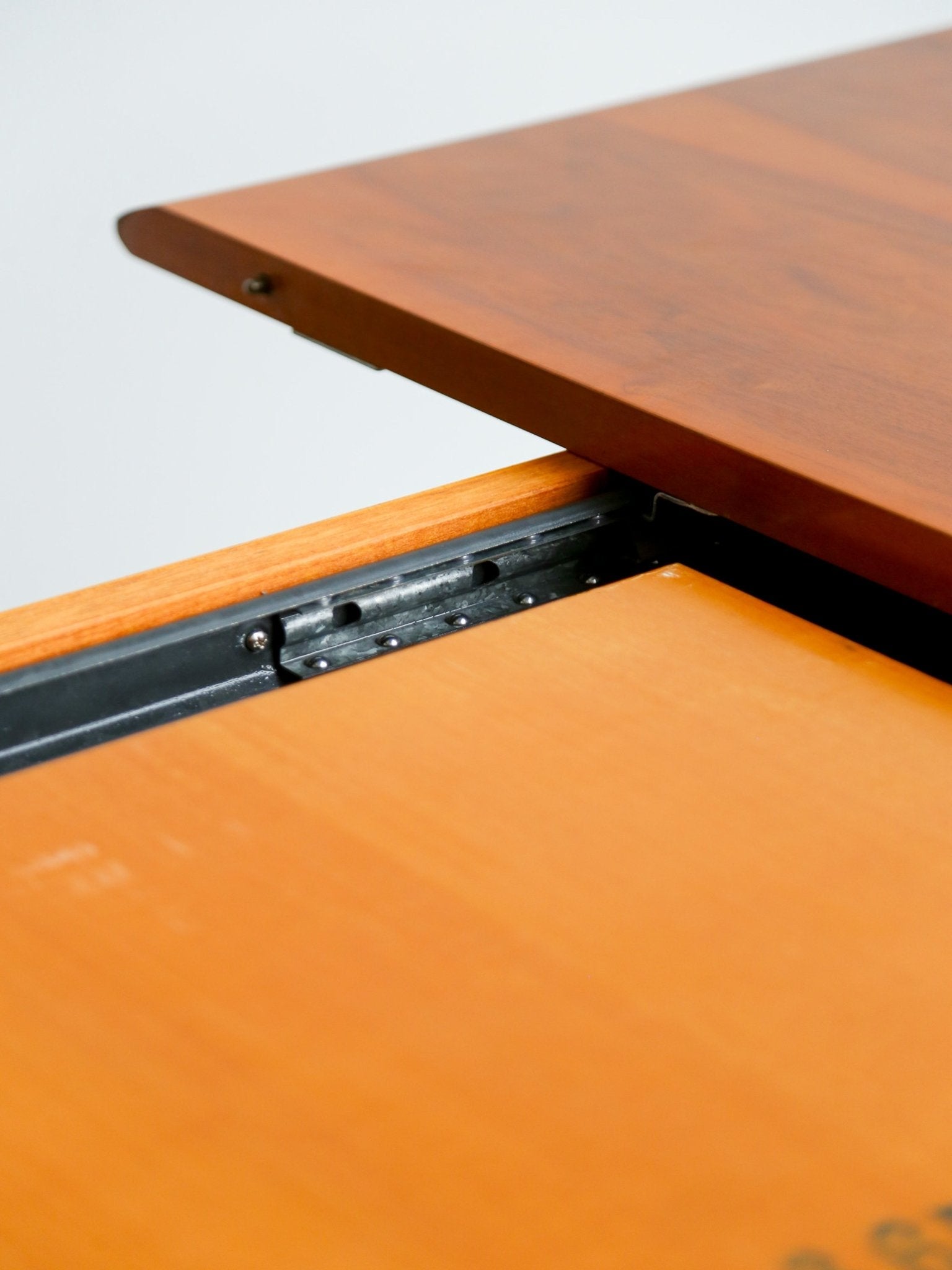 Pierre Cardin for Maxalto Fold - Out Extension Dining Table in Walnut 1980s - Lumini Collections