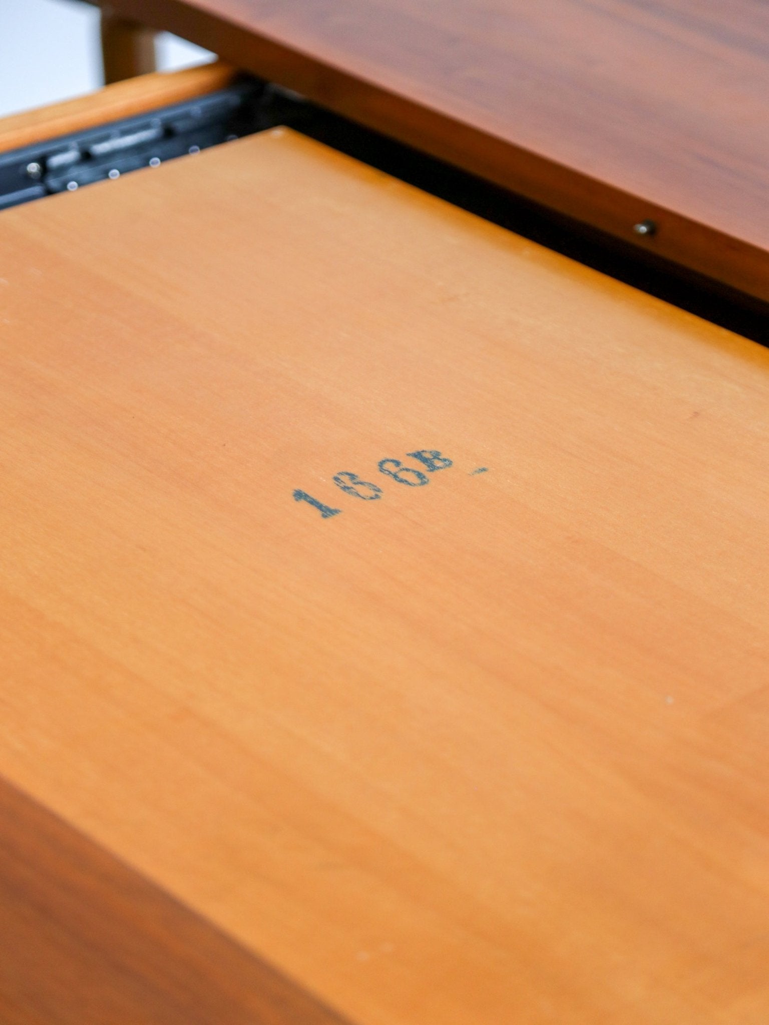 Pierre Cardin for Maxalto Fold - Out Extension Dining Table in Walnut 1980s - Lumini Collections