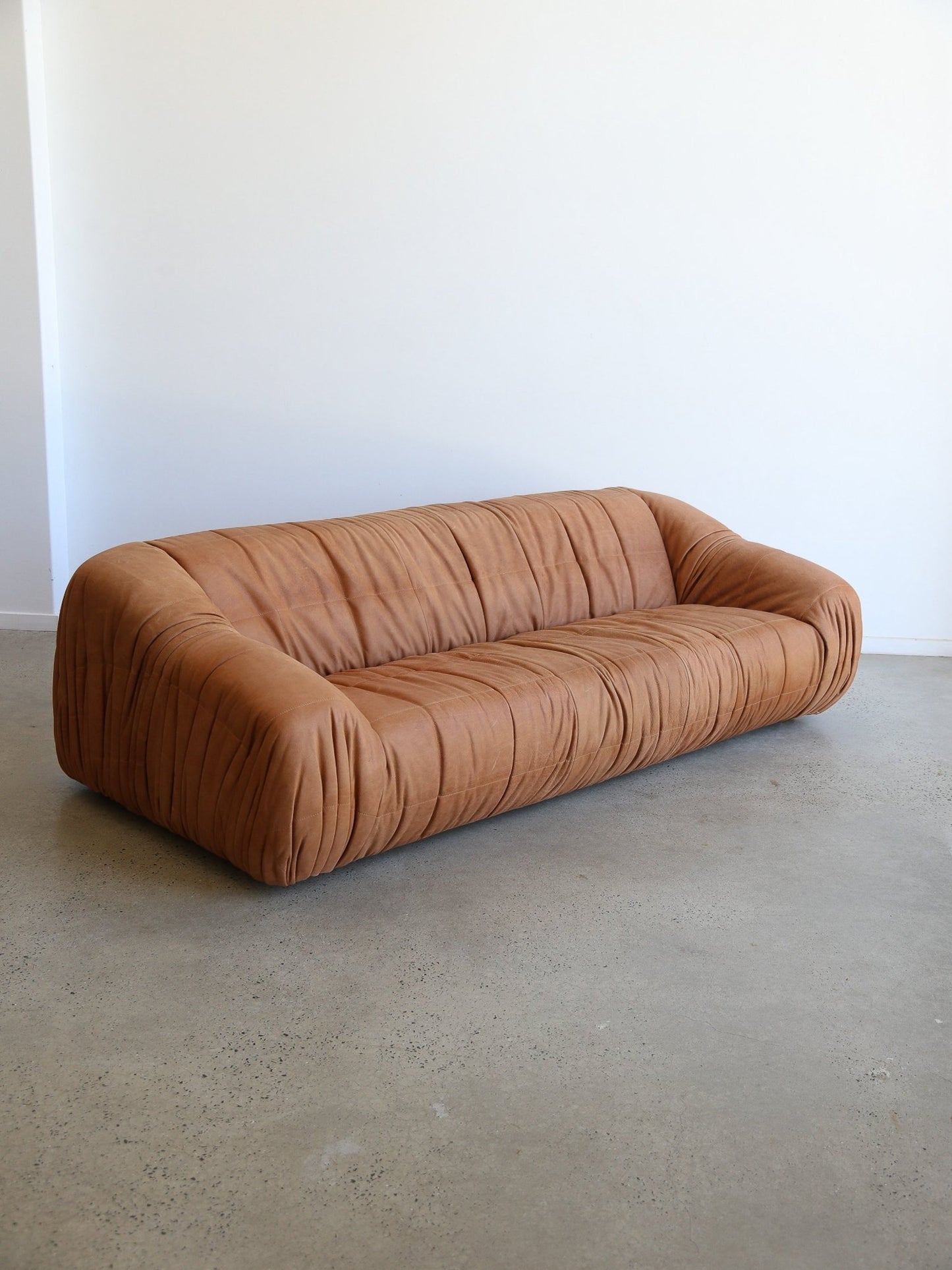 Piumino Sofa in Cognac Leather by De Pas, D’Urbino & Lomazzi for Dell’Oca, 1970s (Italy) - Lumini Collections