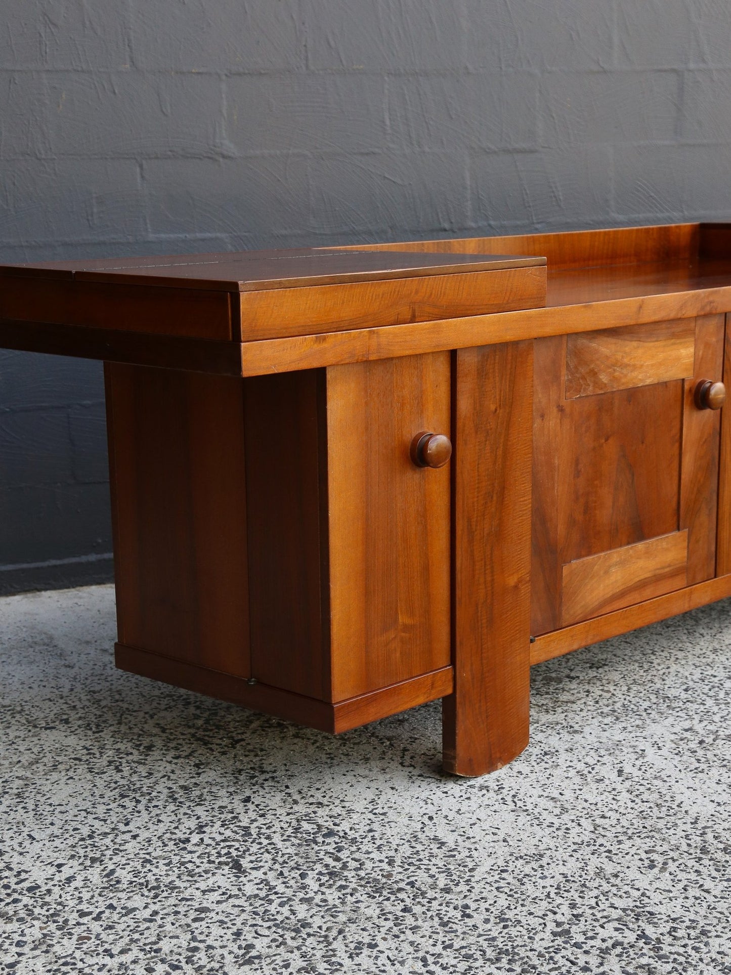 Pranzo 602 sideboard in walnut by Silvio Coppola for Bernini, Italy 1964 - Lumini Collections