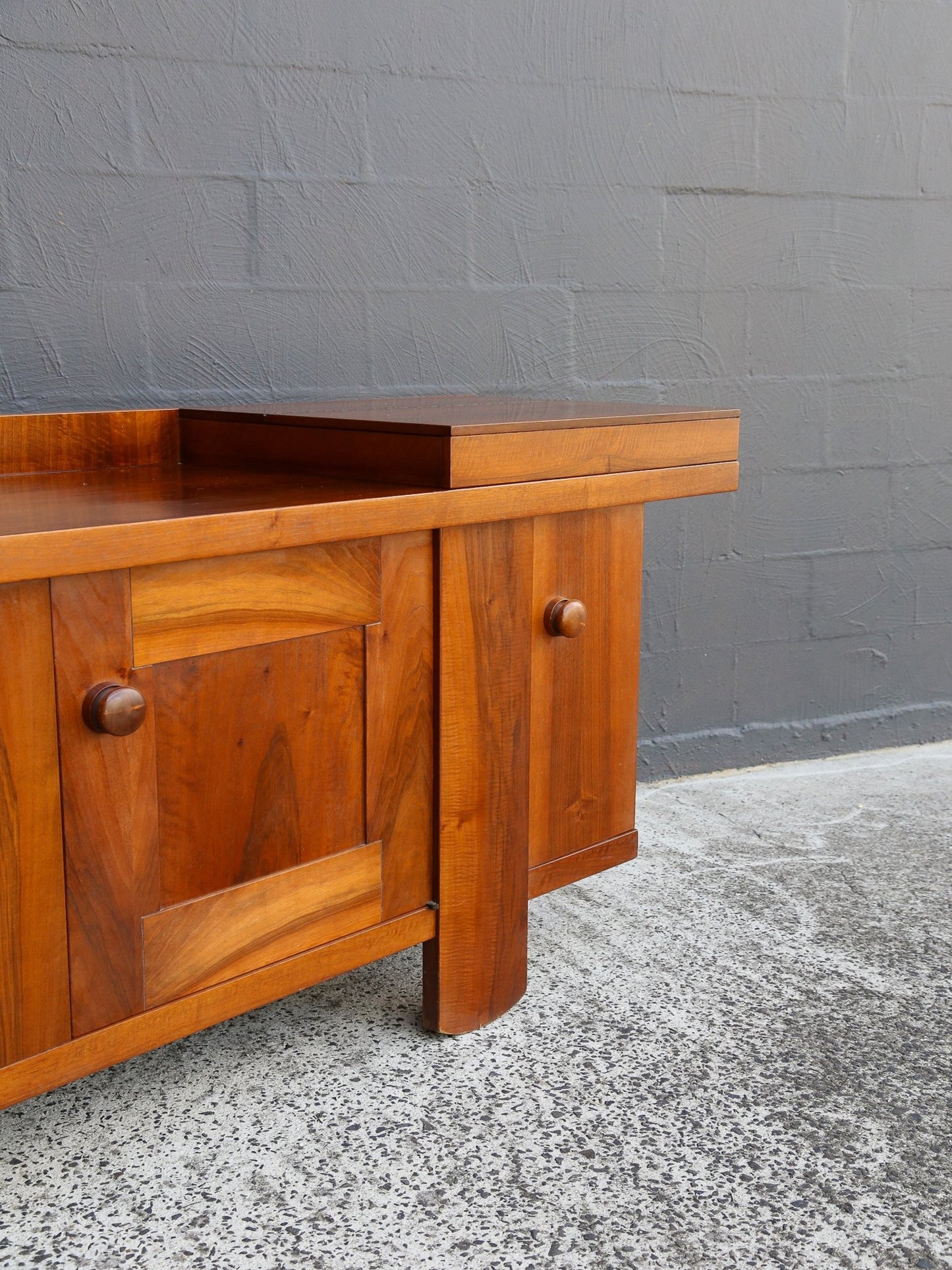 Pranzo 602 sideboard in walnut by Silvio Coppola for Bernini, Italy 1964 - Lumini Collections