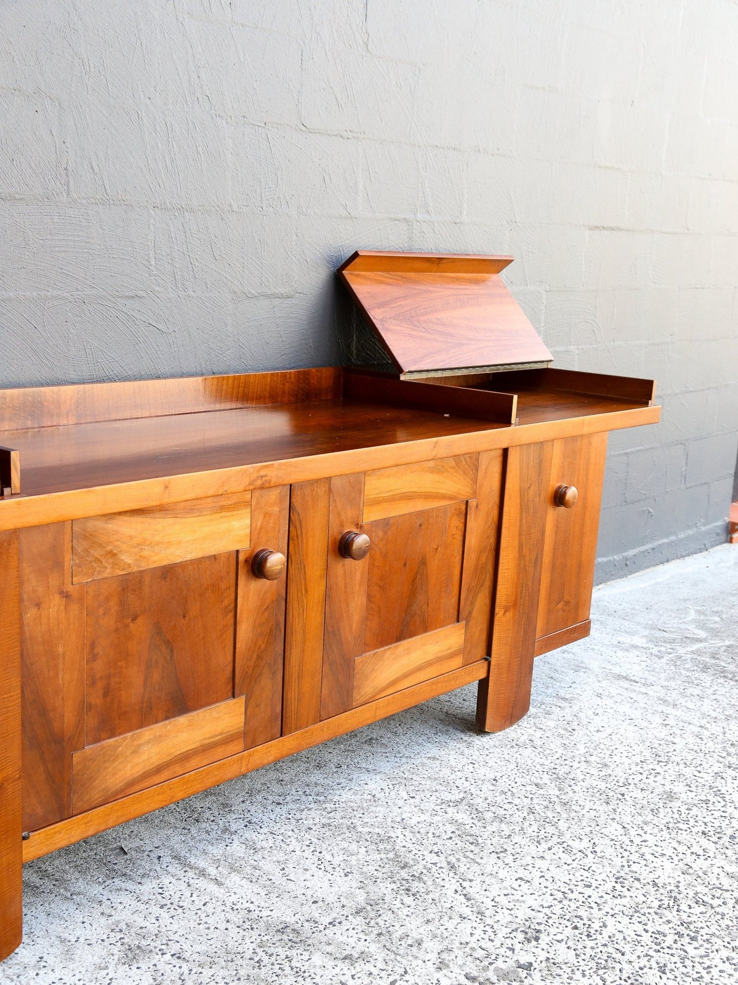 Pranzo 602 sideboard in walnut by Silvio Coppola for Bernini, Italy 1964 - Lumini Collections