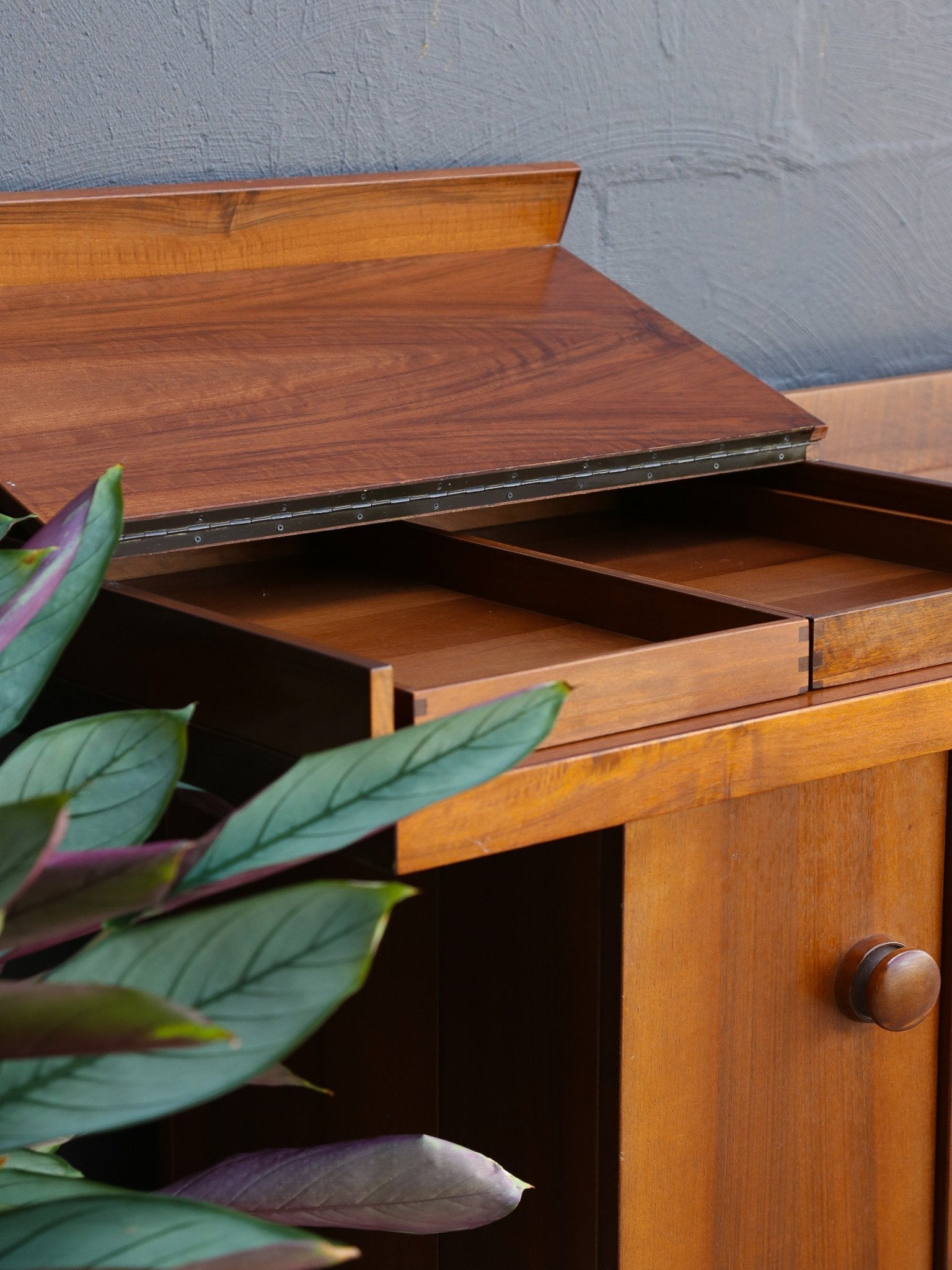 Pranzo 602 sideboard in walnut by Silvio Coppola for Bernini, Italy 1964 - Lumini Collections