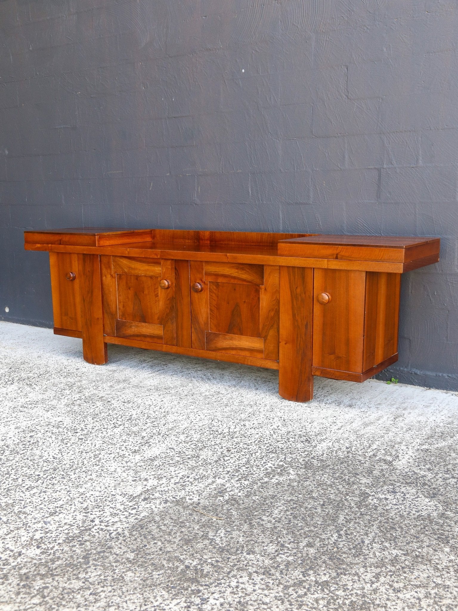 Pranzo 602 sideboard in walnut by Silvio Coppola for Bernini, Italy 1964 - Lumini Collections
