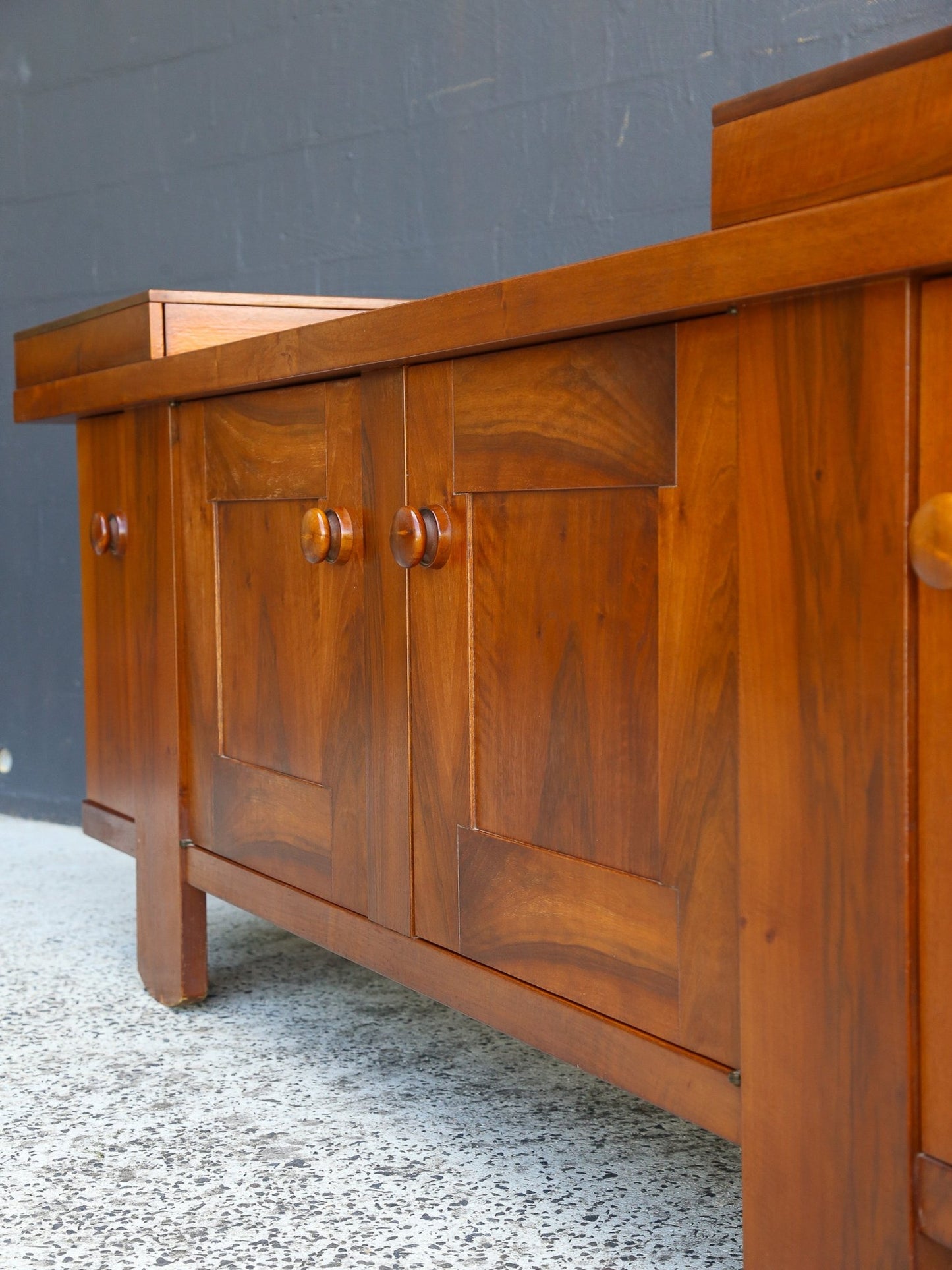 Pranzo 602 sideboard in walnut by Silvio Coppola for Bernini, Italy 1964 - Lumini Collections