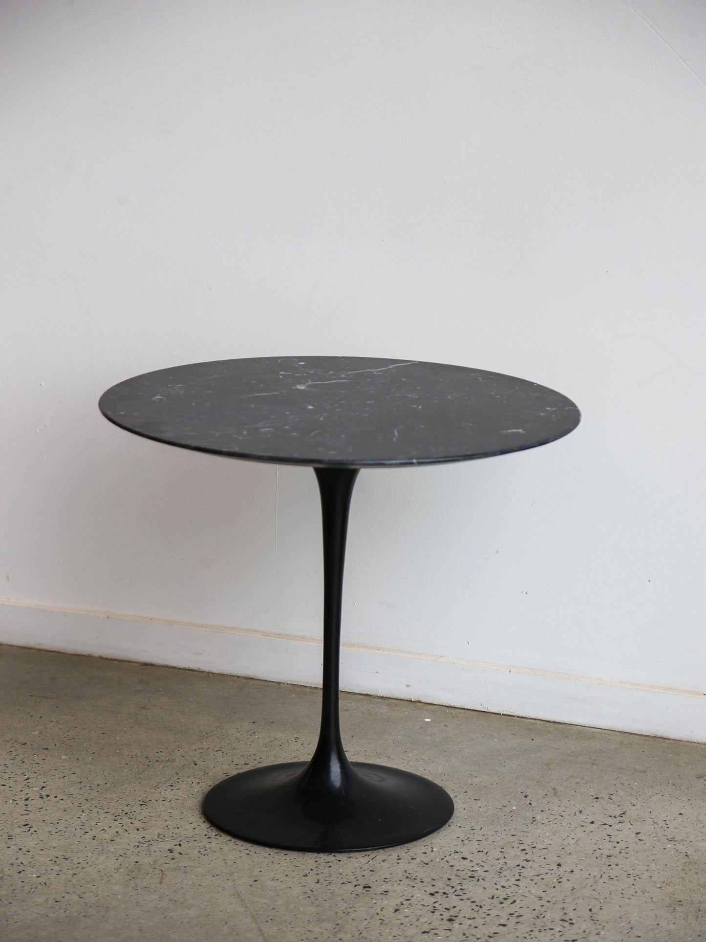 Saarinen Side Table by Eero Saarinen for Knoll Carrara Black Marble - Lumini Collections