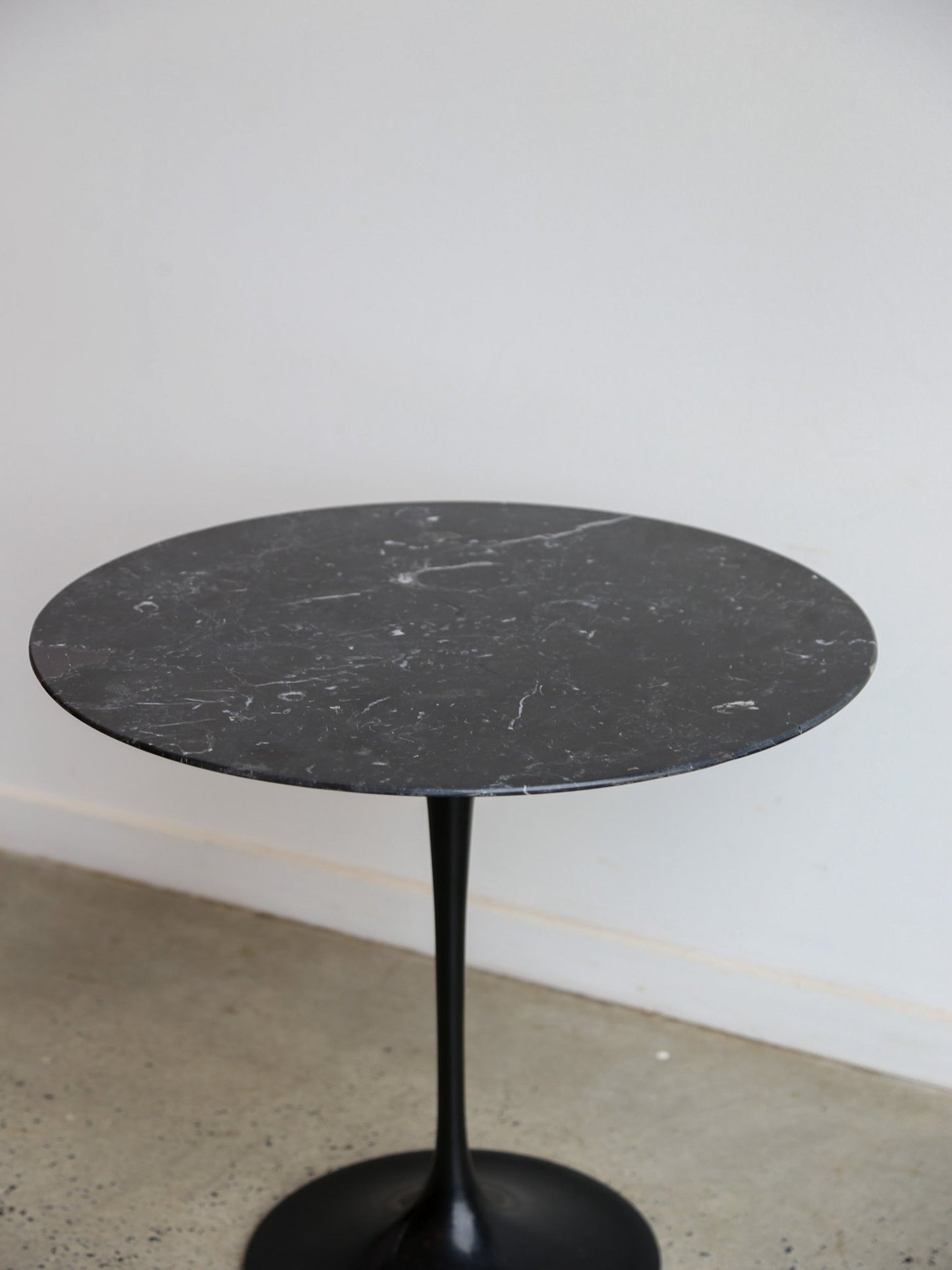 Saarinen Side Table by Eero Saarinen for Knoll Carrara Black Marble - Lumini Collections