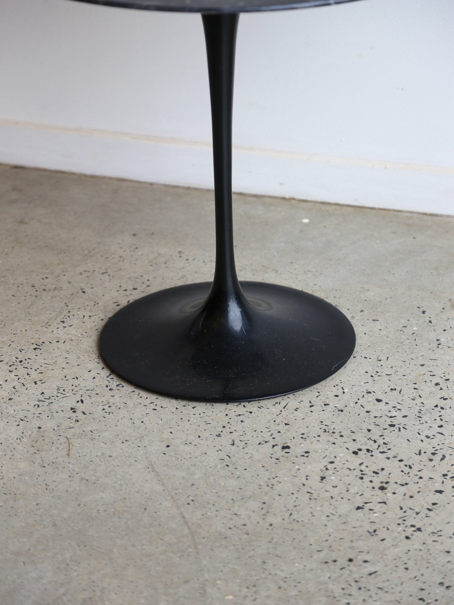 Saarinen Side Table by Eero Saarinen for Knoll Carrara Black Marble - Lumini Collections