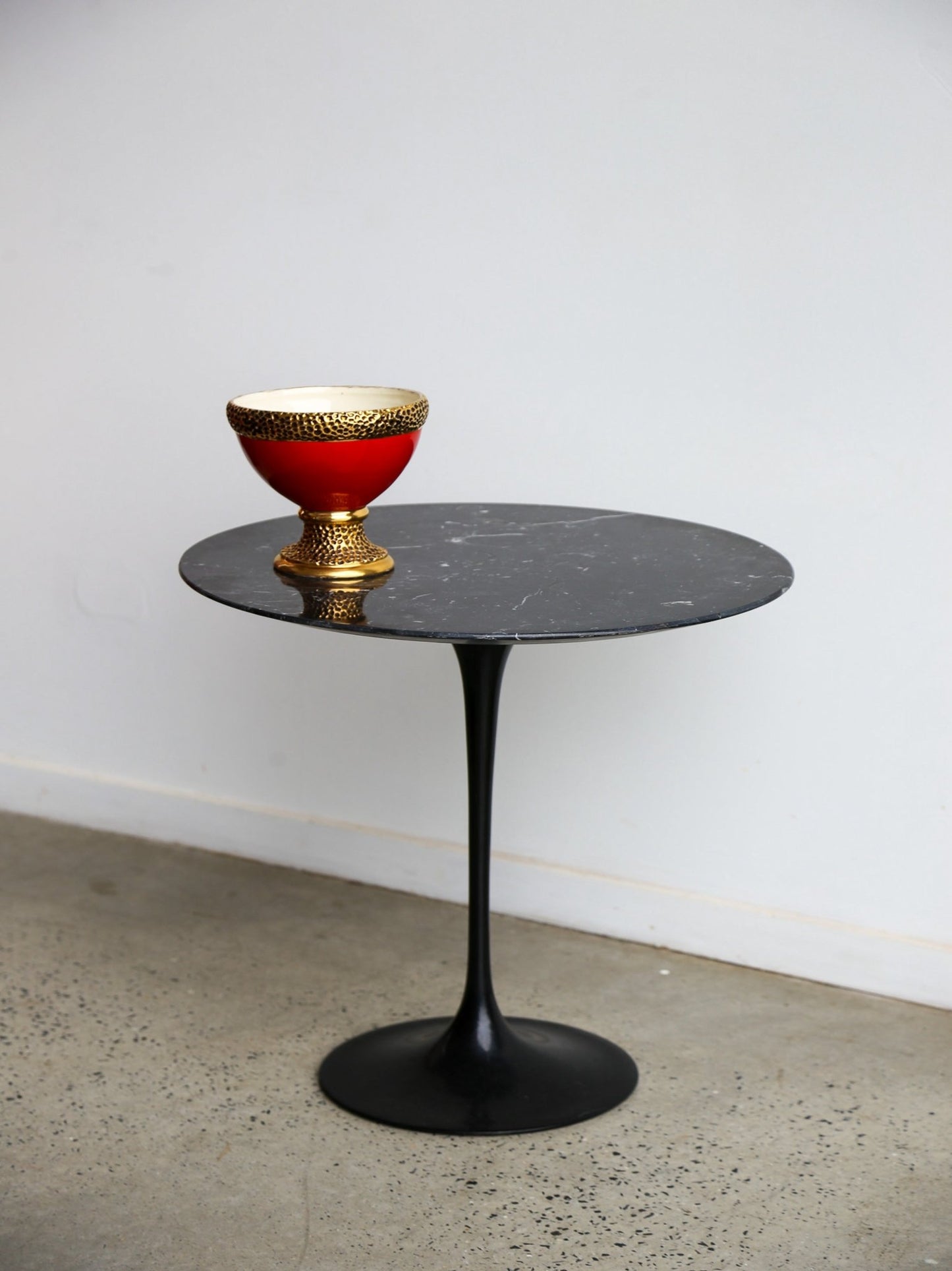 Saarinen Side Table by Eero Saarinen for Knoll Carrara Black Marble - Lumini Collections