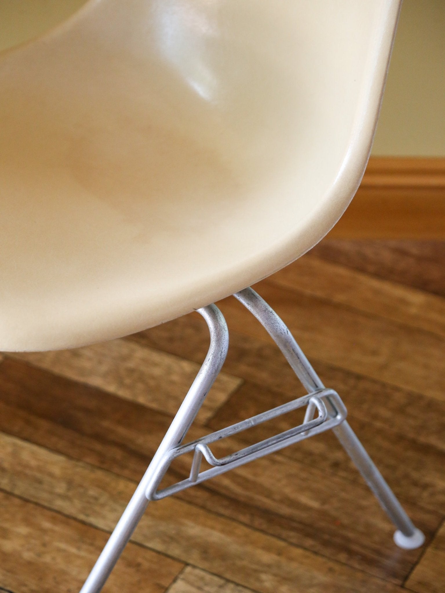 Set of Four Herman Miller Eames Fiberglass Dining Chairs - Lumini Collections