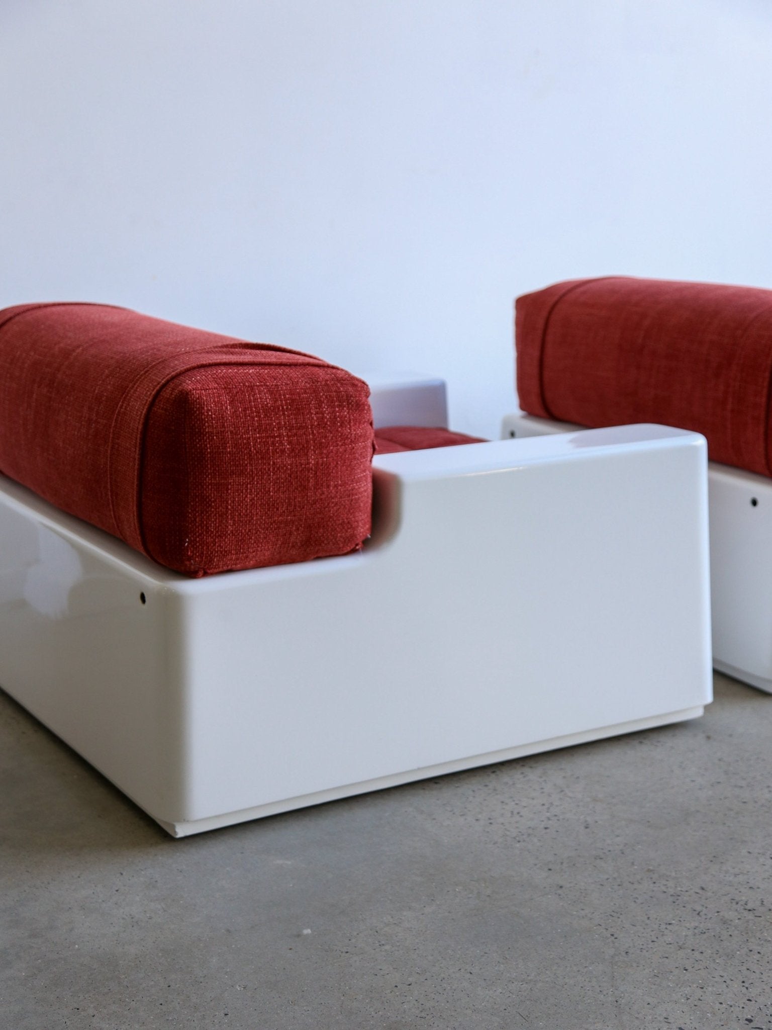 Space Age Italian White Fiberglass Armchairs with Extractable Beds, 1960s - Lumini Collections