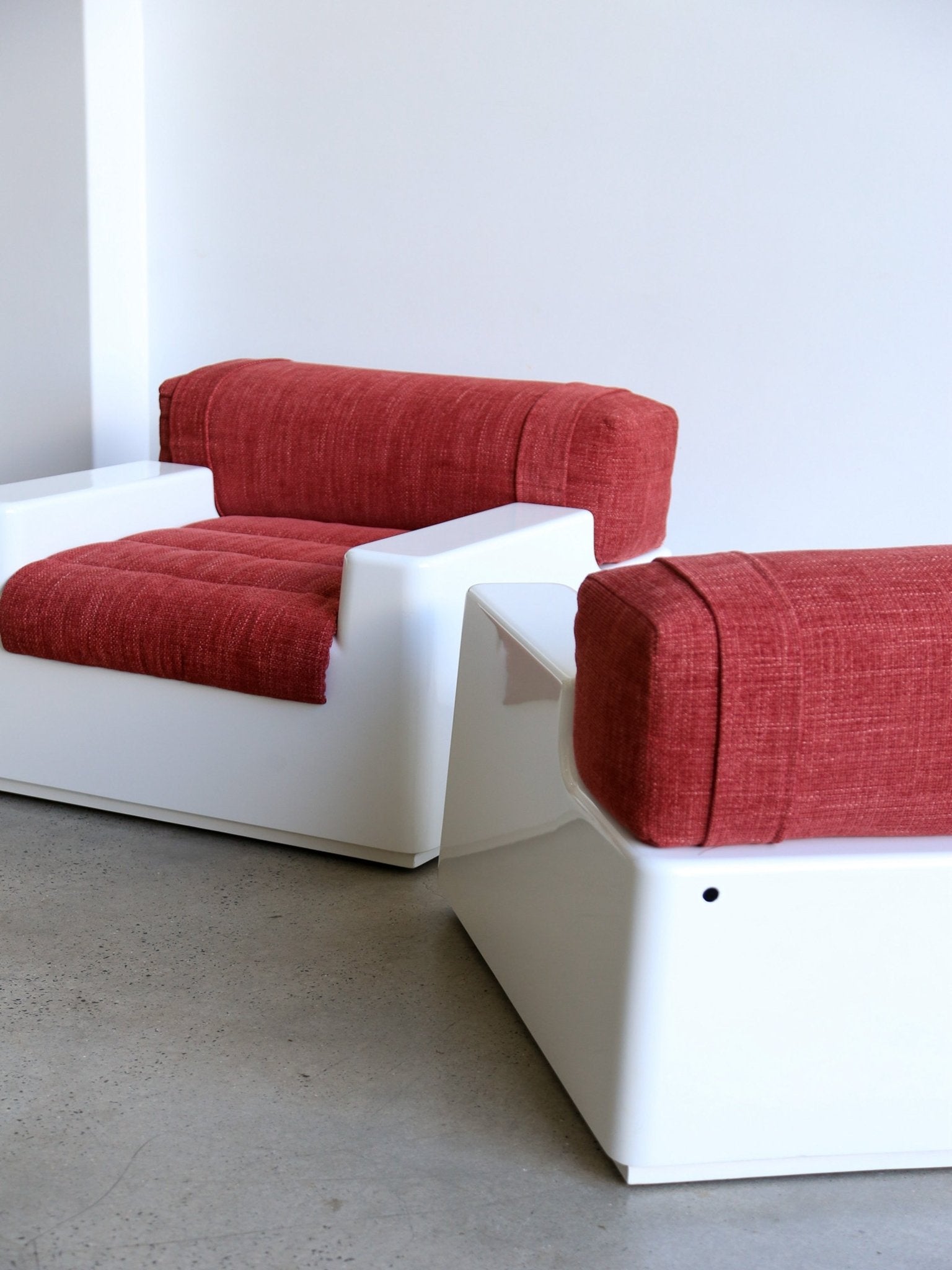 Space Age Italian White Fiberglass Armchairs with Extractable Beds, 1960s - Lumini Collections