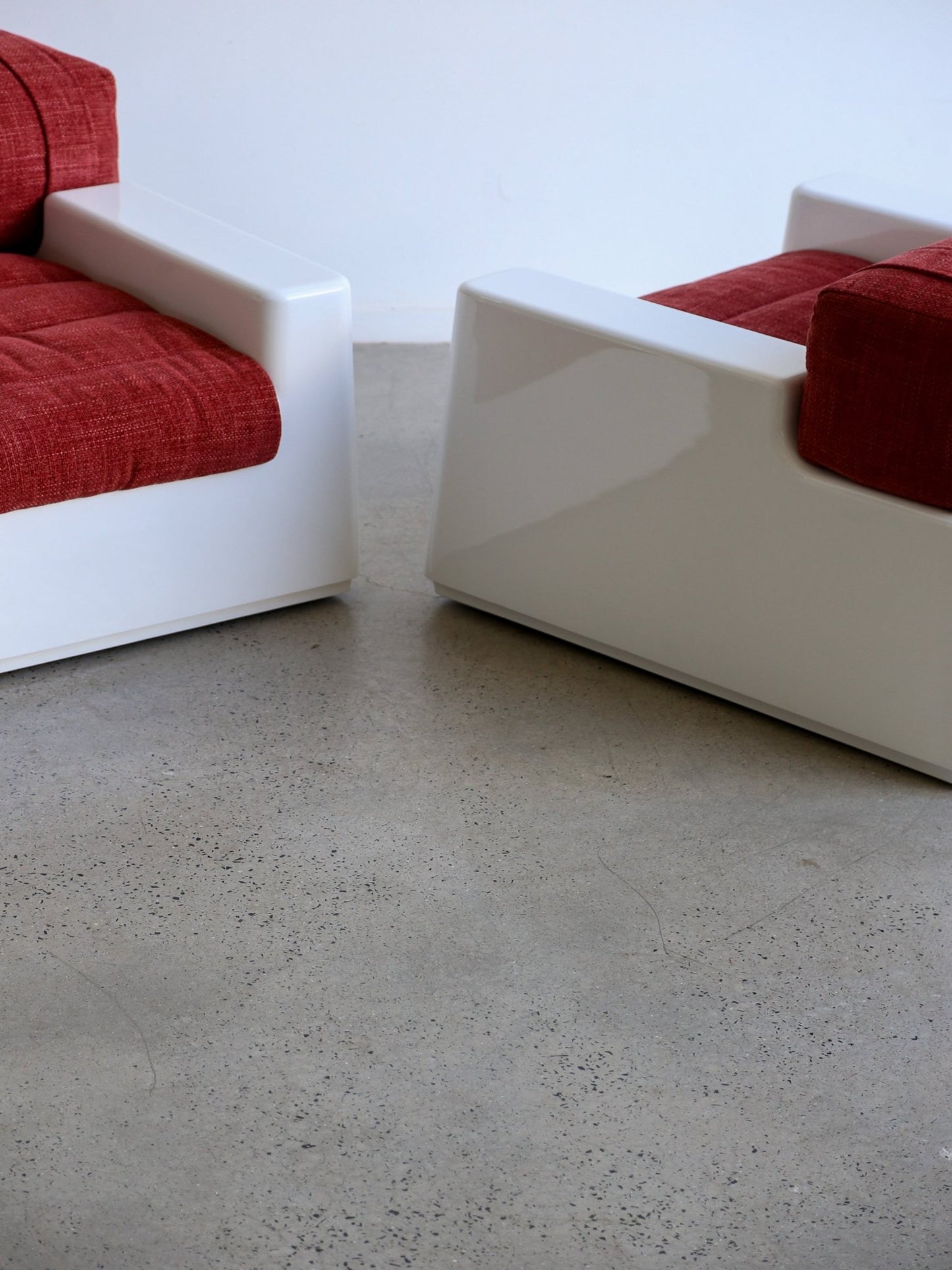 Space Age Italian White Fiberglass Armchairs with Extractable Beds, 1960s - Lumini Collections