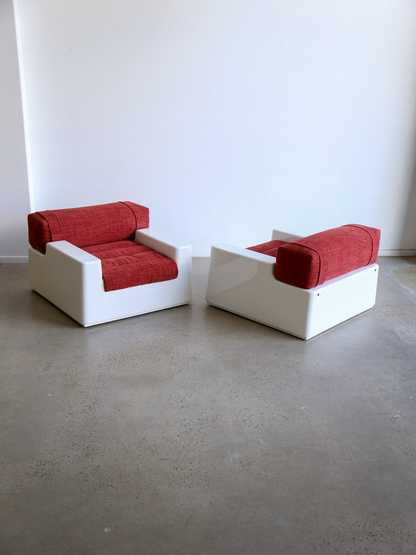 Space Age Italian White Fiberglass Armchairs with Extractable Beds, 1960s - Lumini Collections