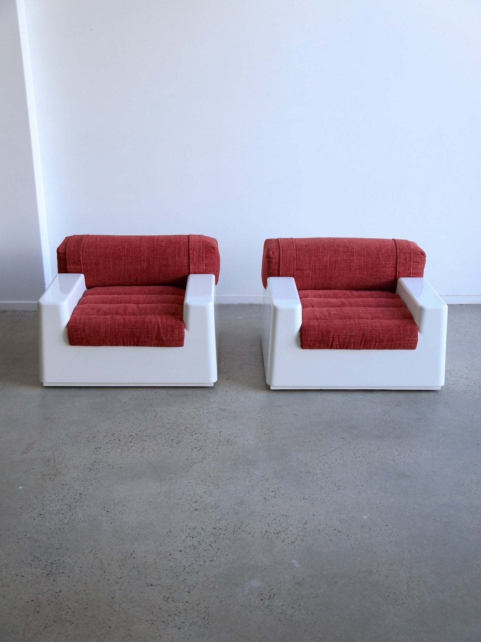 Space Age Italian White Fiberglass Armchairs with Extractable Beds, 1960s - Lumini Collections