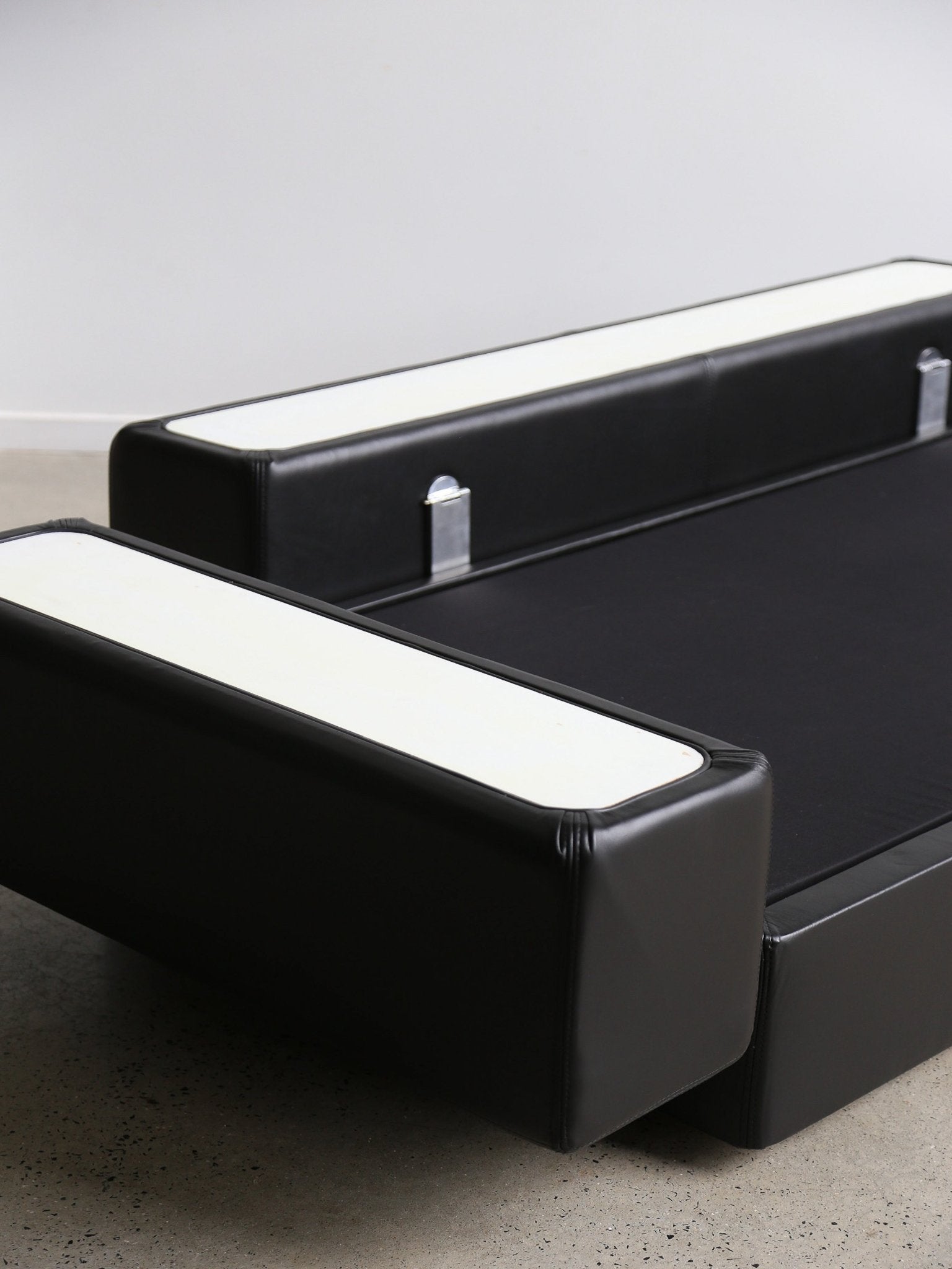 Tito Agnoli for Cinova Day Bed Sofa in Black Leather - Lumini Collections