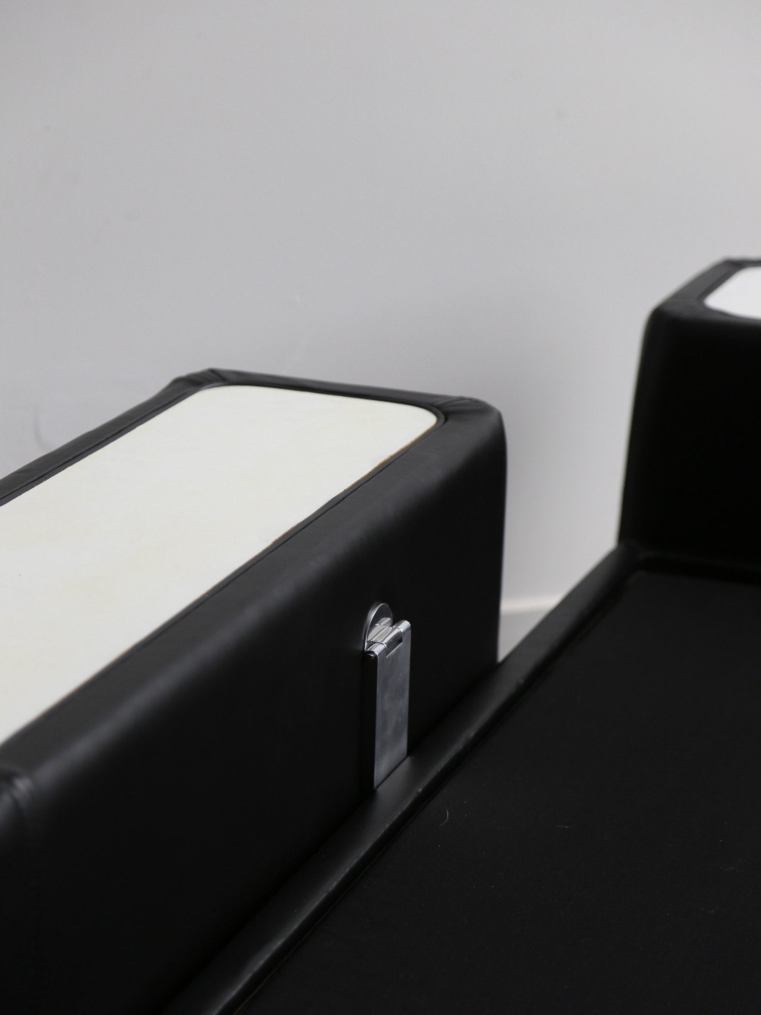 Tito Agnoli for Cinova Day Bed Sofa in Black Leather - Lumini Collections