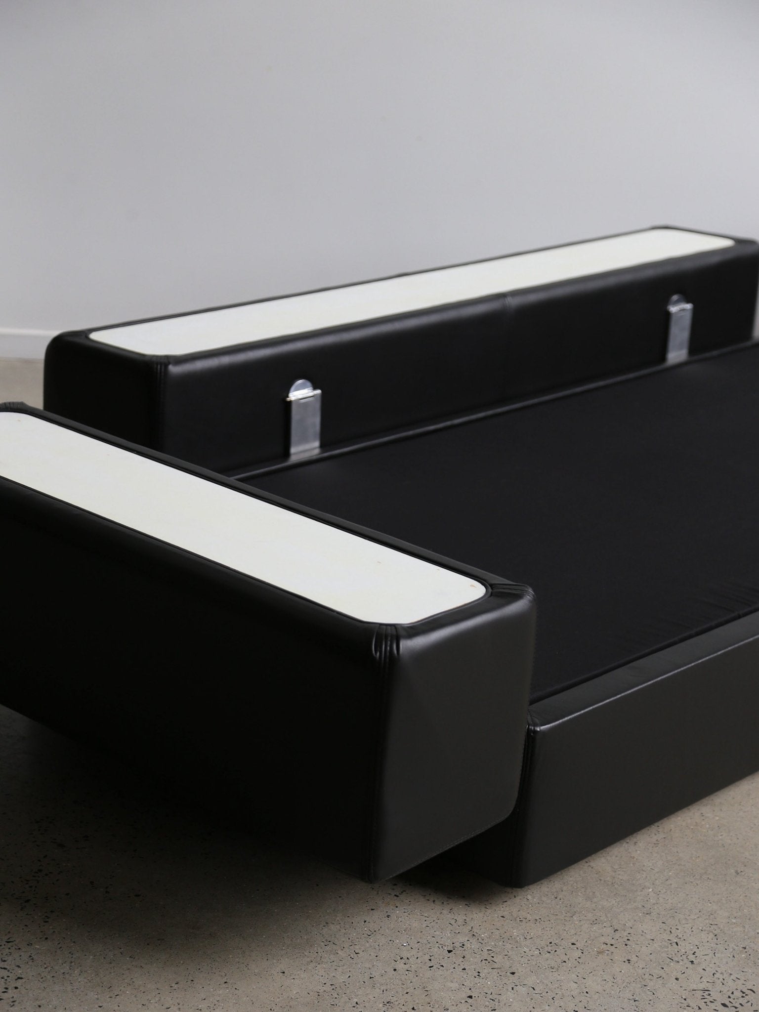 Tito Agnoli for Cinova Day Bed Sofa in Black Leather - Lumini Collections