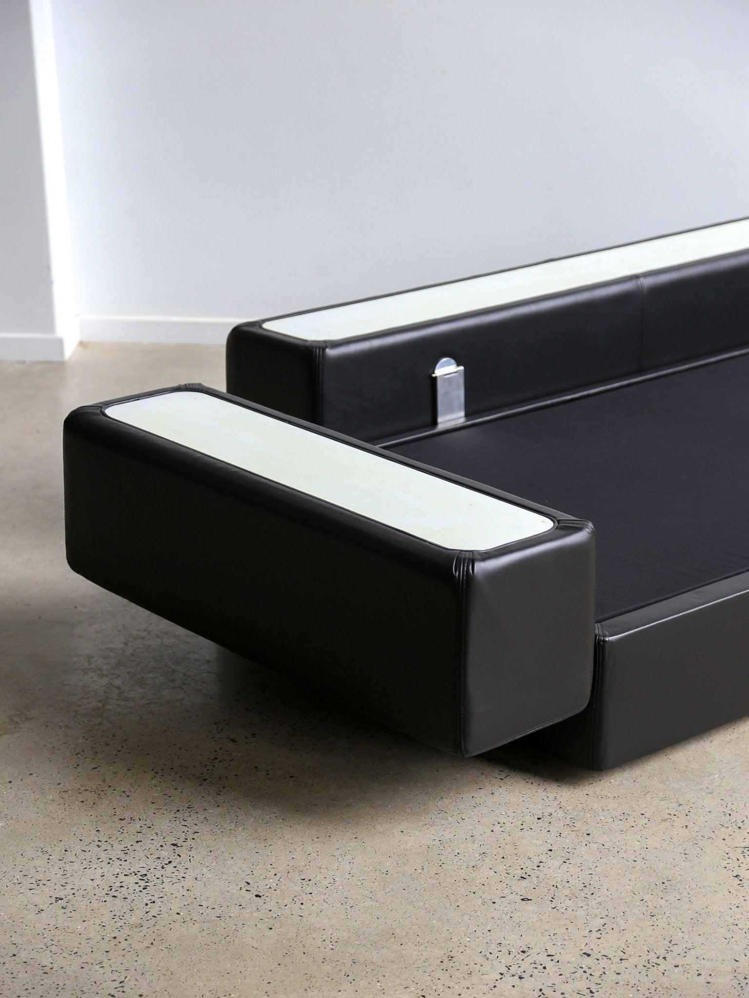 Tito Agnoli for Cinova Day Bed Sofa in Black Leather - Lumini Collections