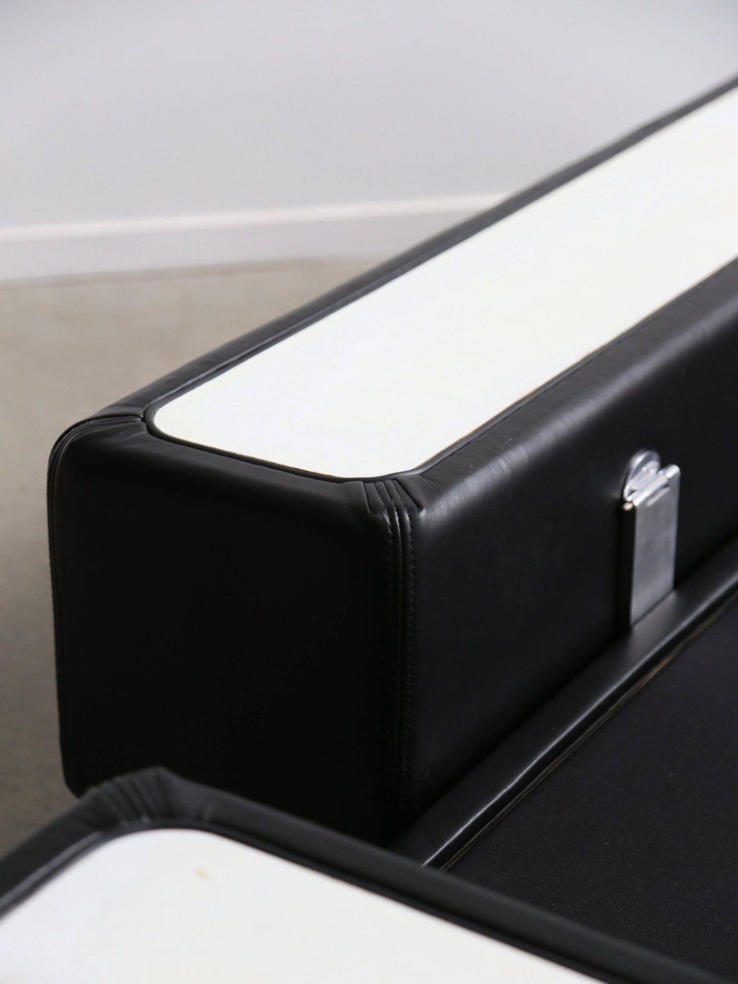 Tito Agnoli for Cinova Day Bed Sofa in Black Leather - Lumini Collections