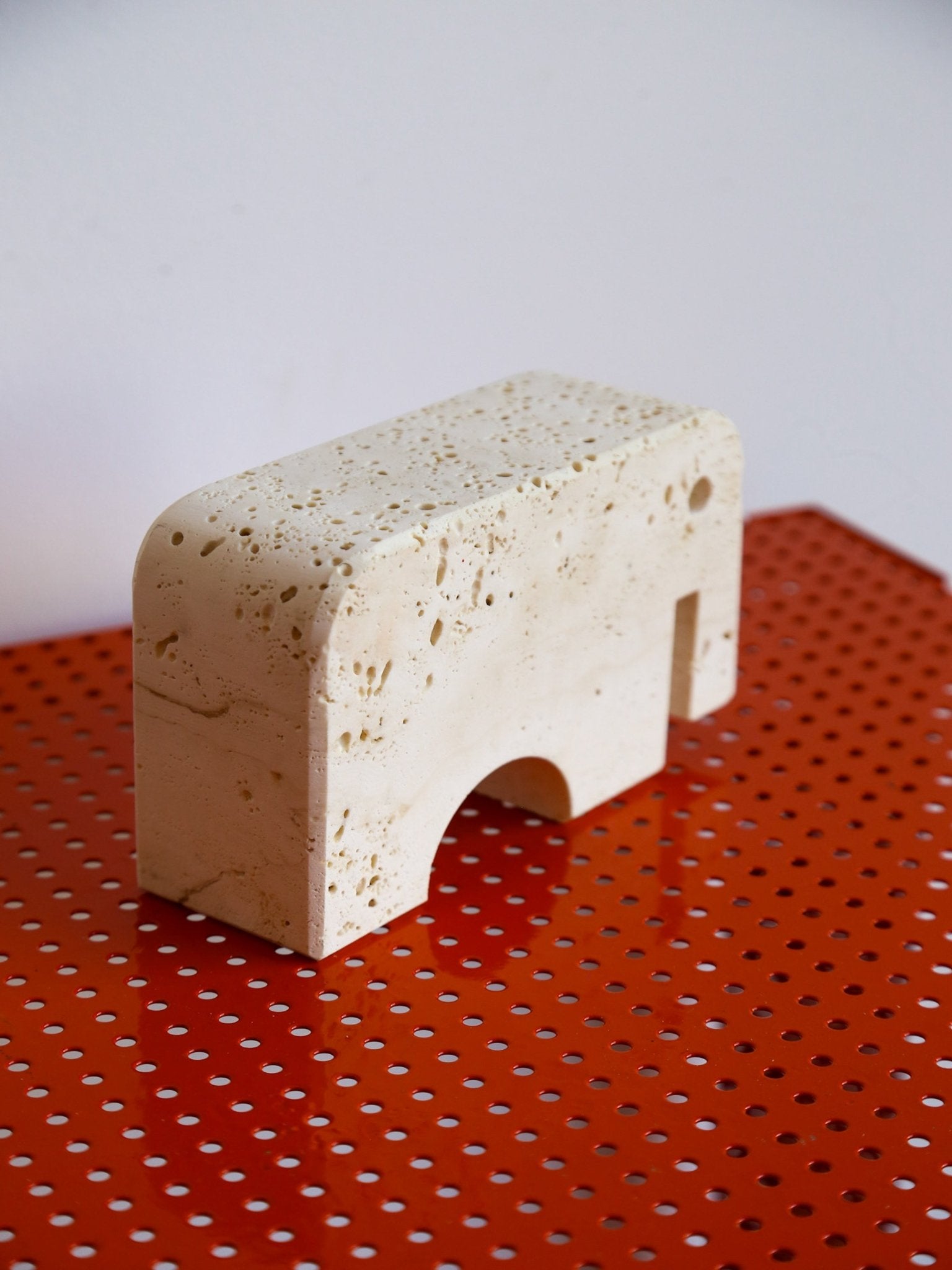 Travertine Elephant Sculpture by Enzo Mari for Fratelli Mannelli, 1970s - Lumini Collections