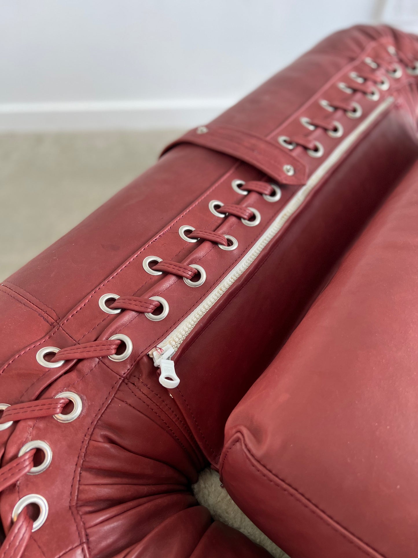 “Anfibio” by Alessandro Becchi for Givannetti, Armchair in Brown Leather and Sheepskin, 1970 - Lumini Collections