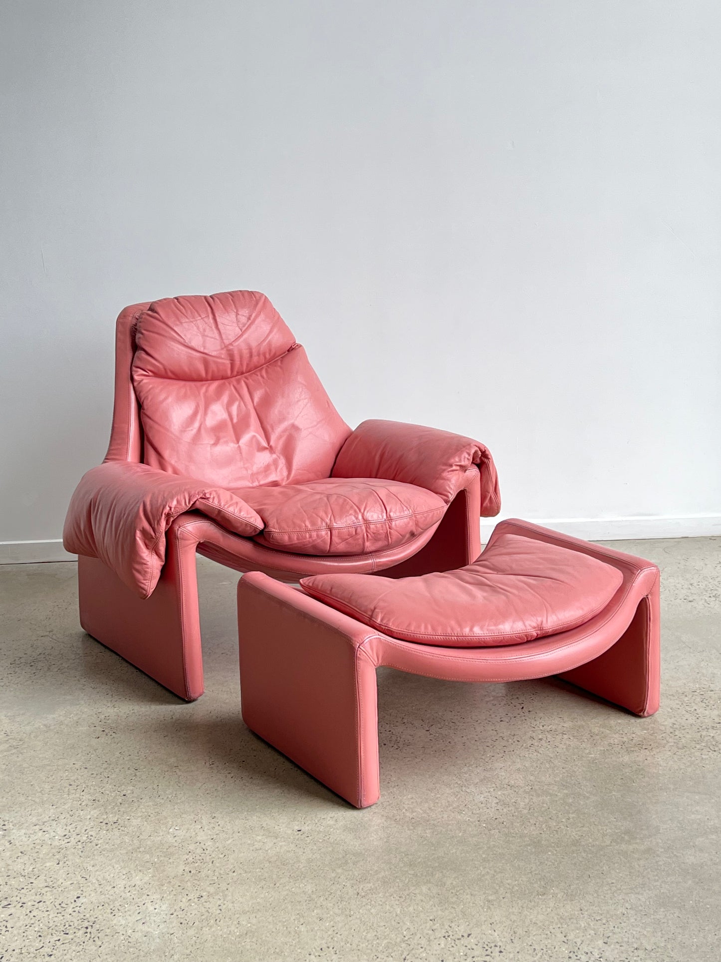 "P60" by Vittorio Introini for Saporiti Italia, Pink Leather Chair, 1962