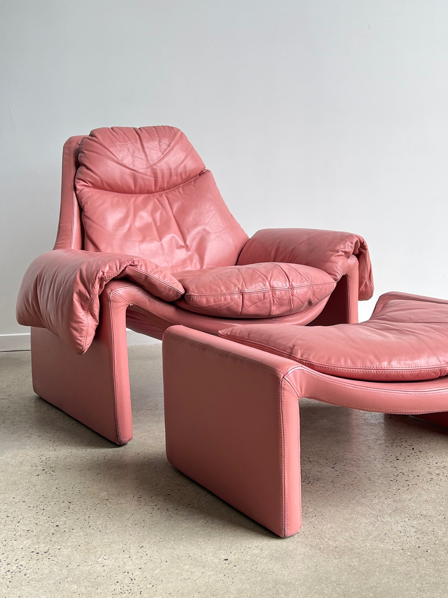 "P60" by Vittorio Introini for Saporiti Italia, Pink Leather Chair, 1962