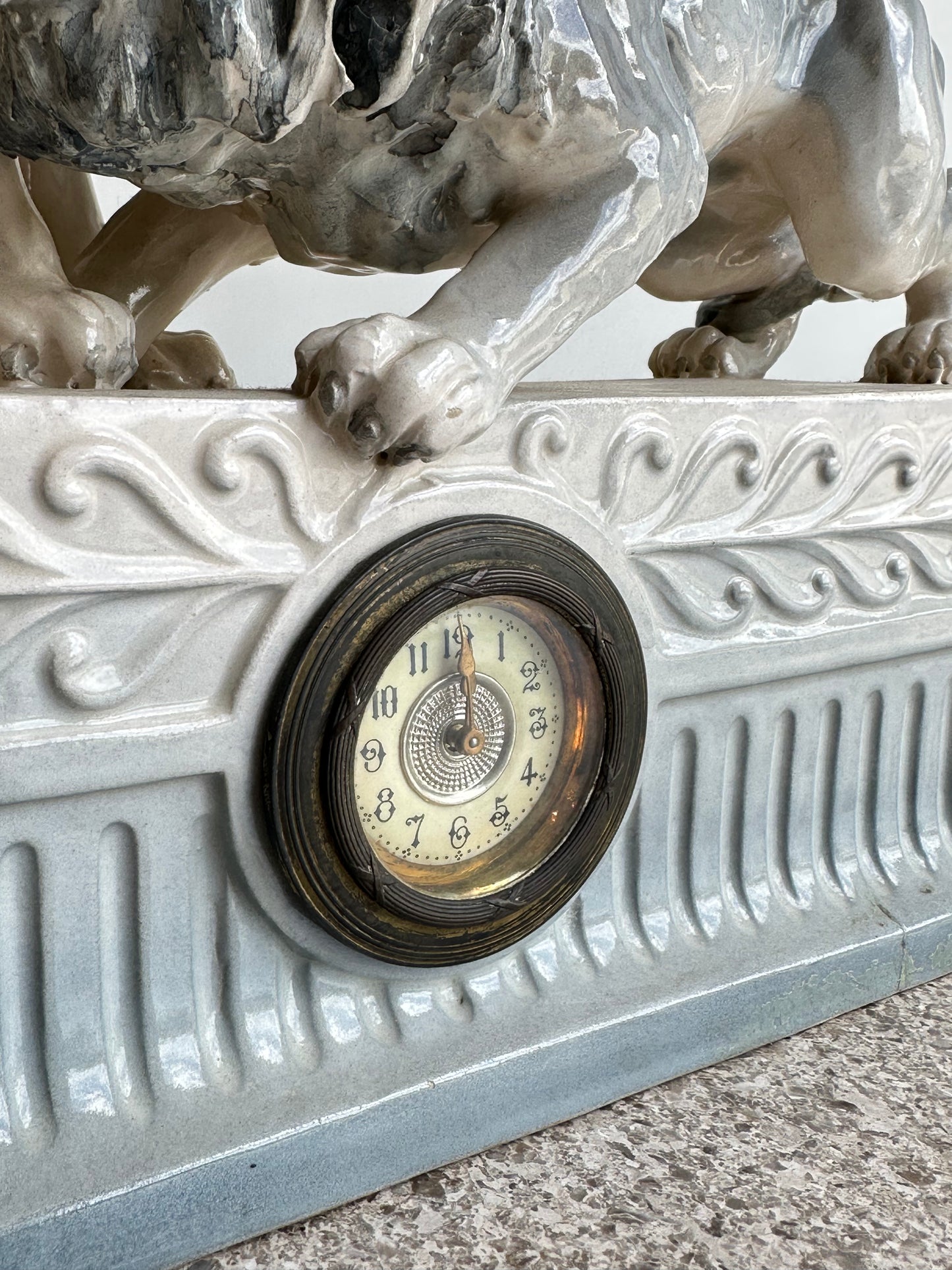 Capodimonte Italian Glazed Porcelain Lions Table Clock Sculpture, 1940s