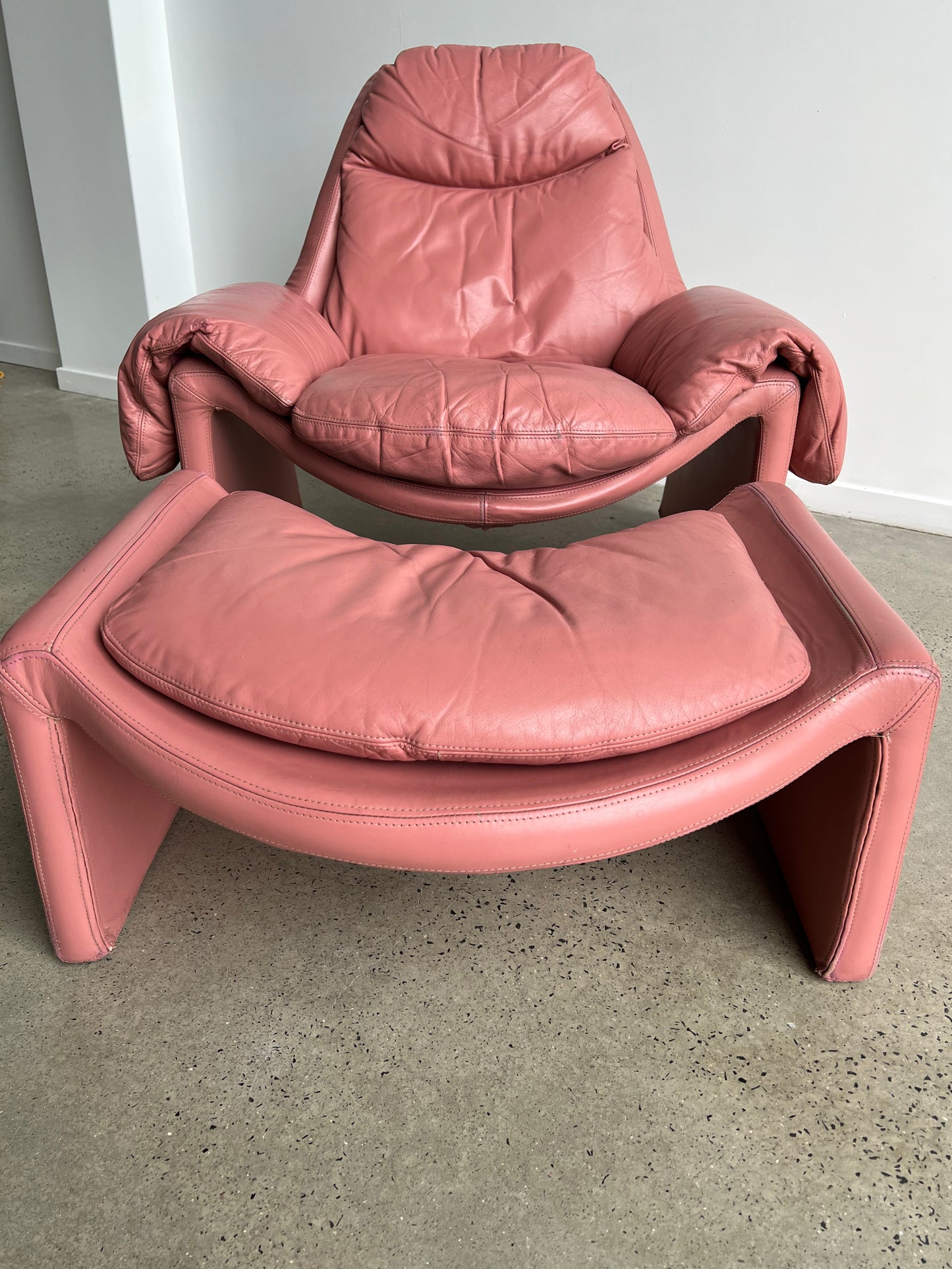 "P60" by Vittorio Introini for Saporiti Italia, Pink Leather Chair, 1962