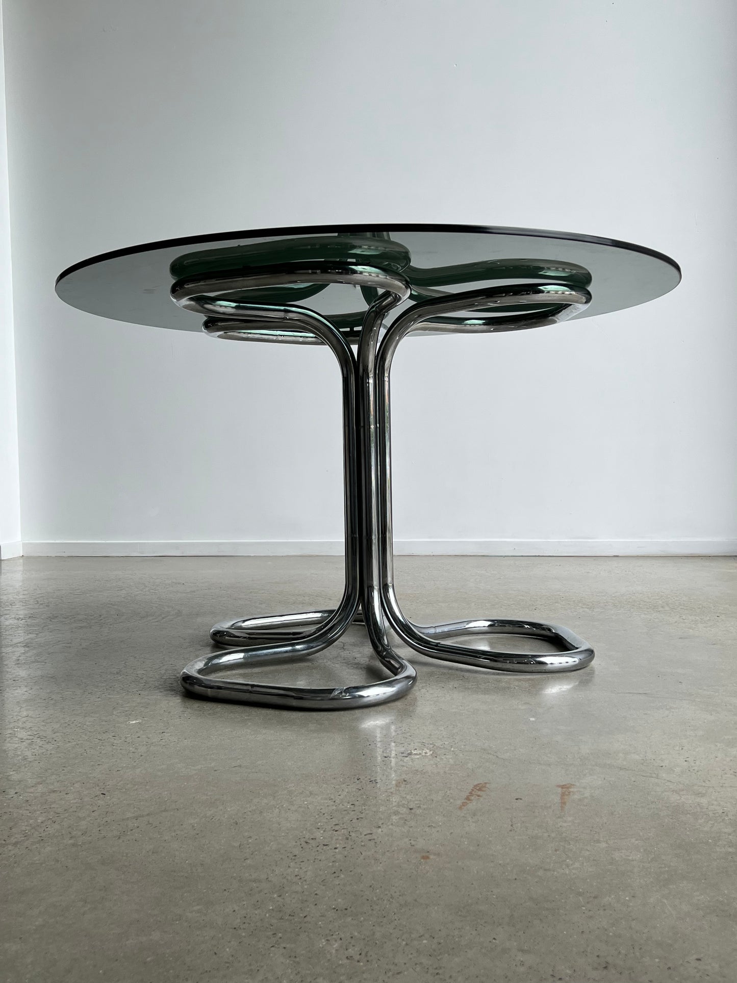 Giotto Stoppino round Glass and Chrome Round Dining Table,1970s