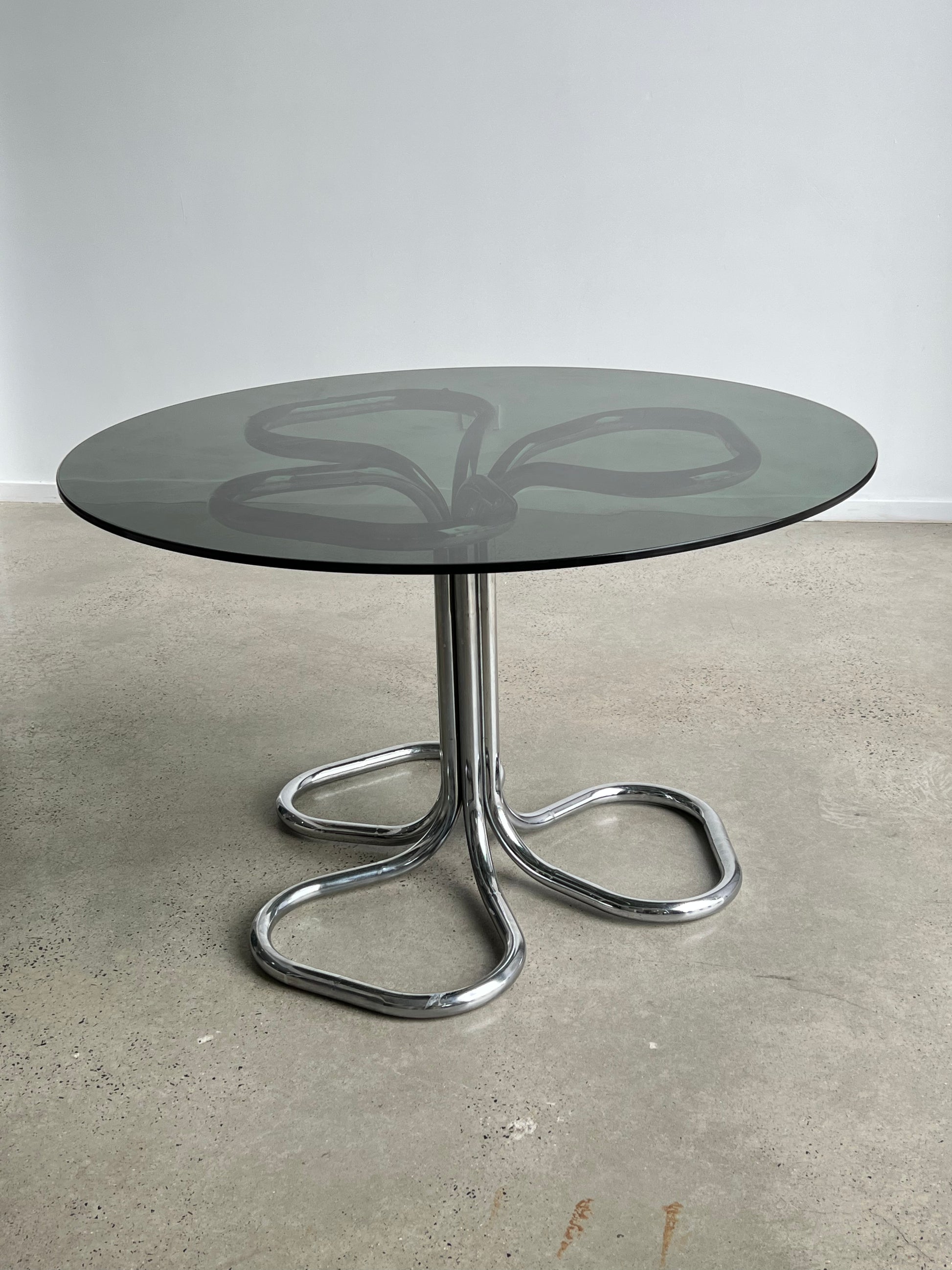 Giotto Stoppino round Glass and Chrome Round Dining Table 1970s