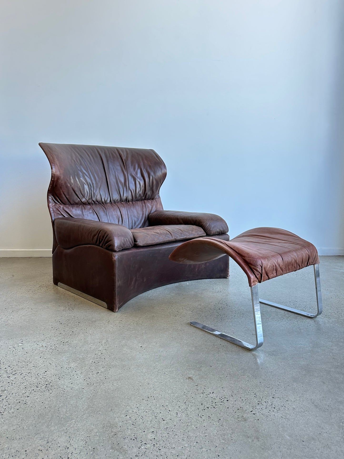 "La Vela"by Vittorio Introini for Saporiti Italia Brown Leather with Ottoman Lounge Chair, 1960