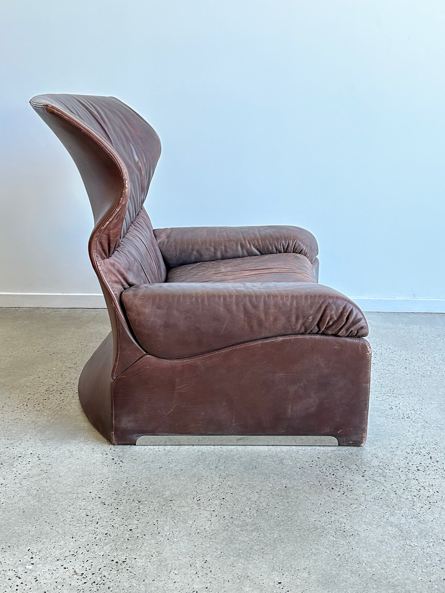 "La Vela"by Vittorio Introini for Saporiti Italia Brown Leather with Ottoman Lounge Chair, 1960