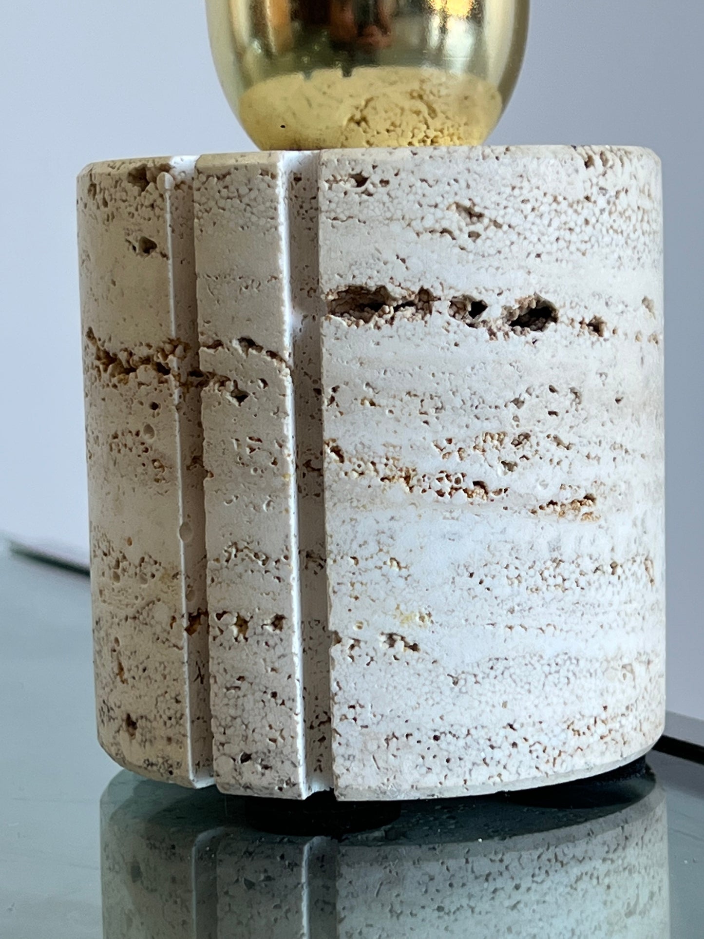 Fratelli Mannelli Round Travertine and Brass Table Lamp, 1960s