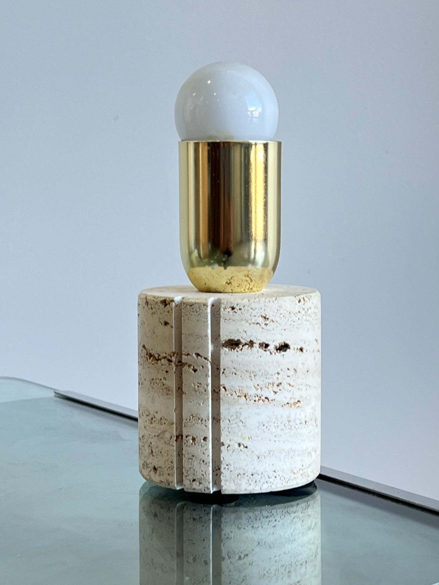 Fratelli Mannelli Round Travertine and Brass Table Lamp, 1960s