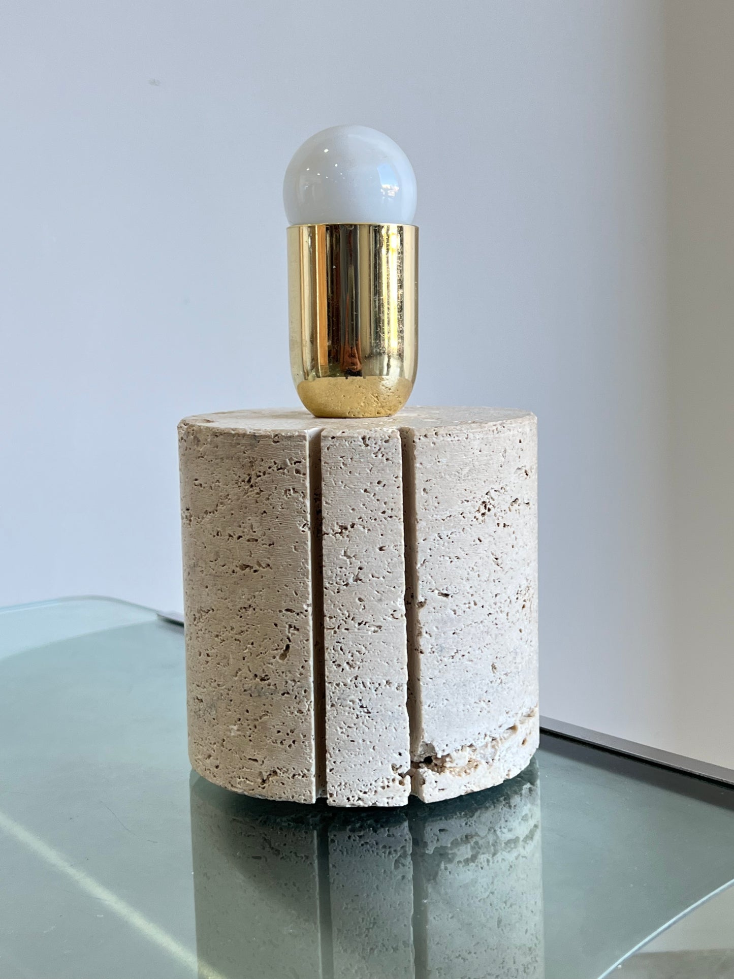 Fratelli Mannelli Round Travertine and Brass Table Lamp 1960s
