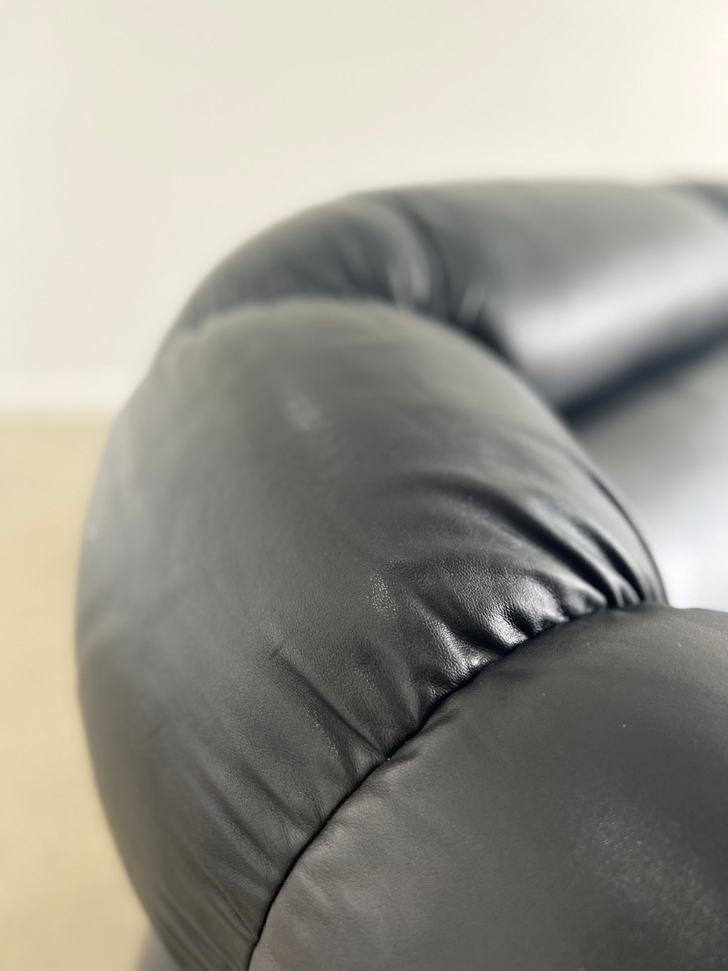 Adriano Piazzesi Black Leather Sofa Set and Armchairs, 1970s