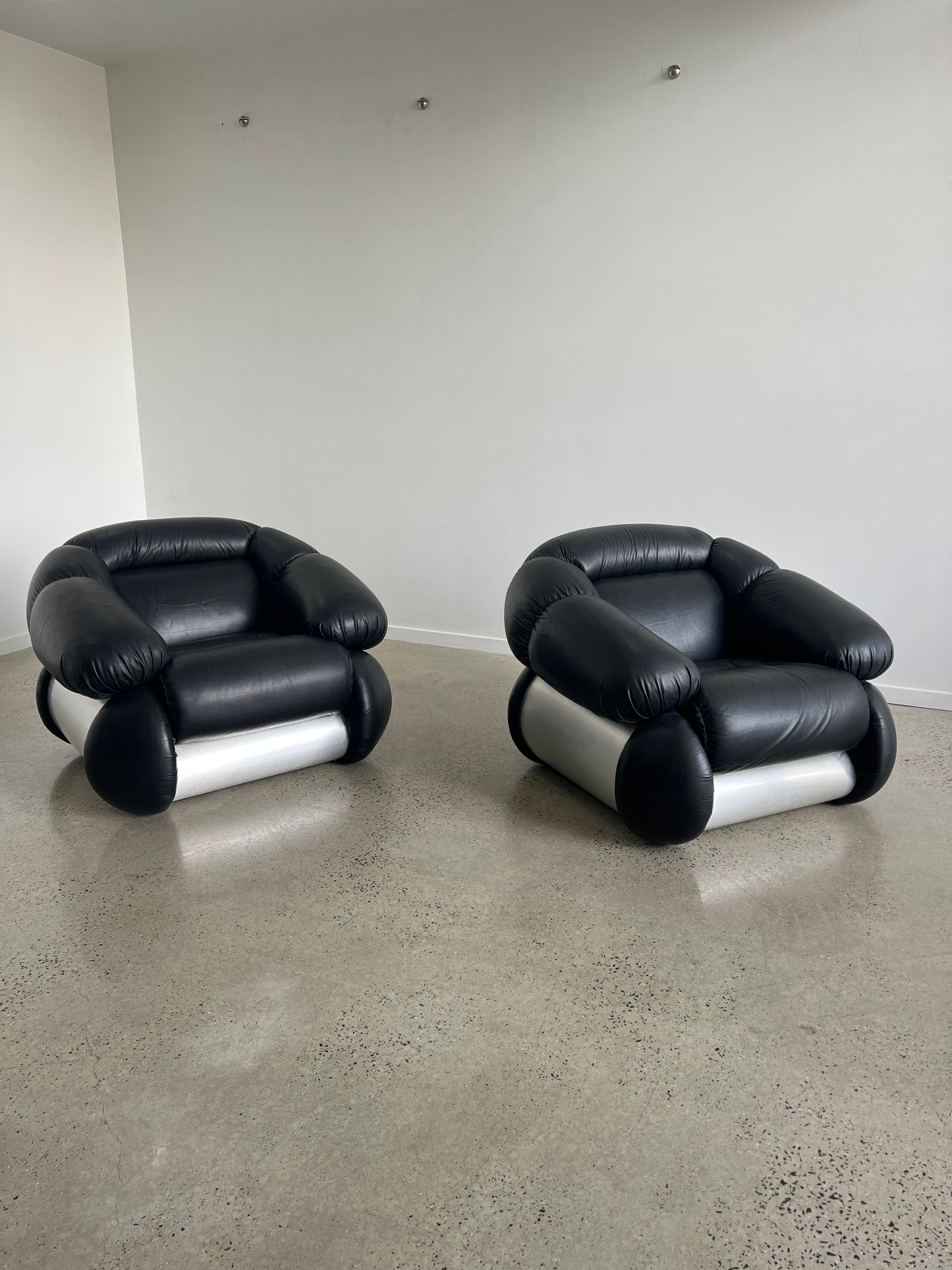 Adriano Piazzesi Black Leather Sofa Set and Armchairs, 1970s