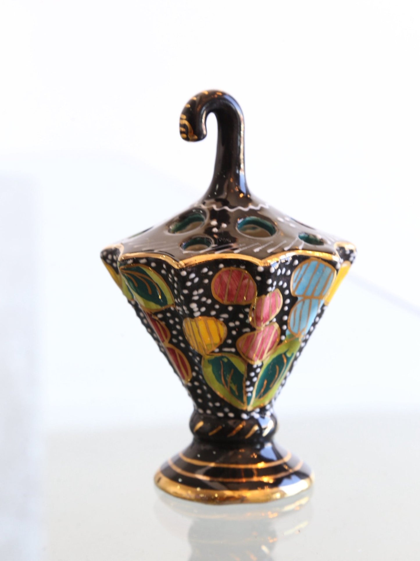 Italian Hand - Painted Umbrella Form Vase, Deruta, 1960s - Lumini Collections