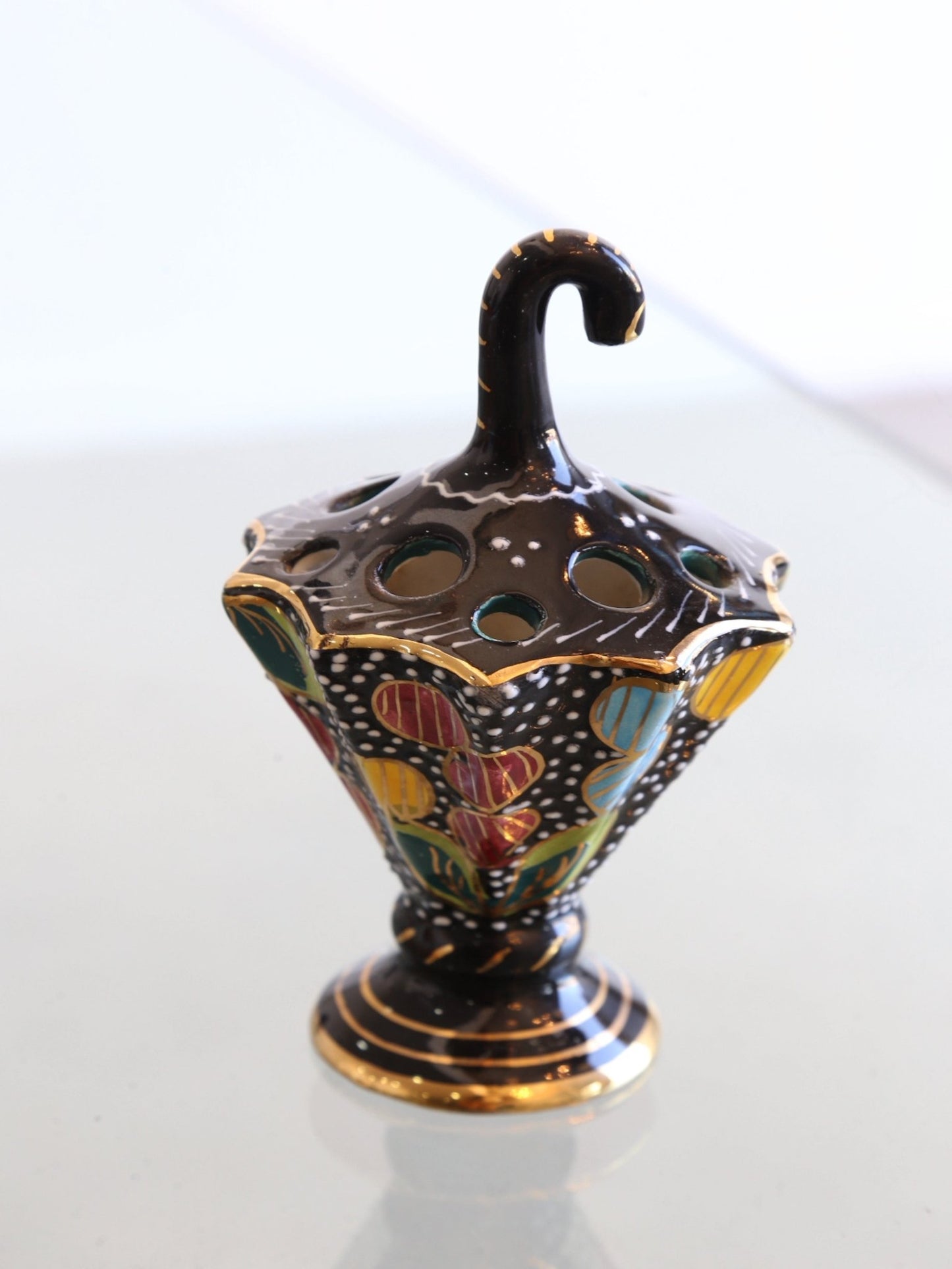 Italian Hand - Painted Umbrella Form Vase, Deruta, 1960s - Lumini Collections